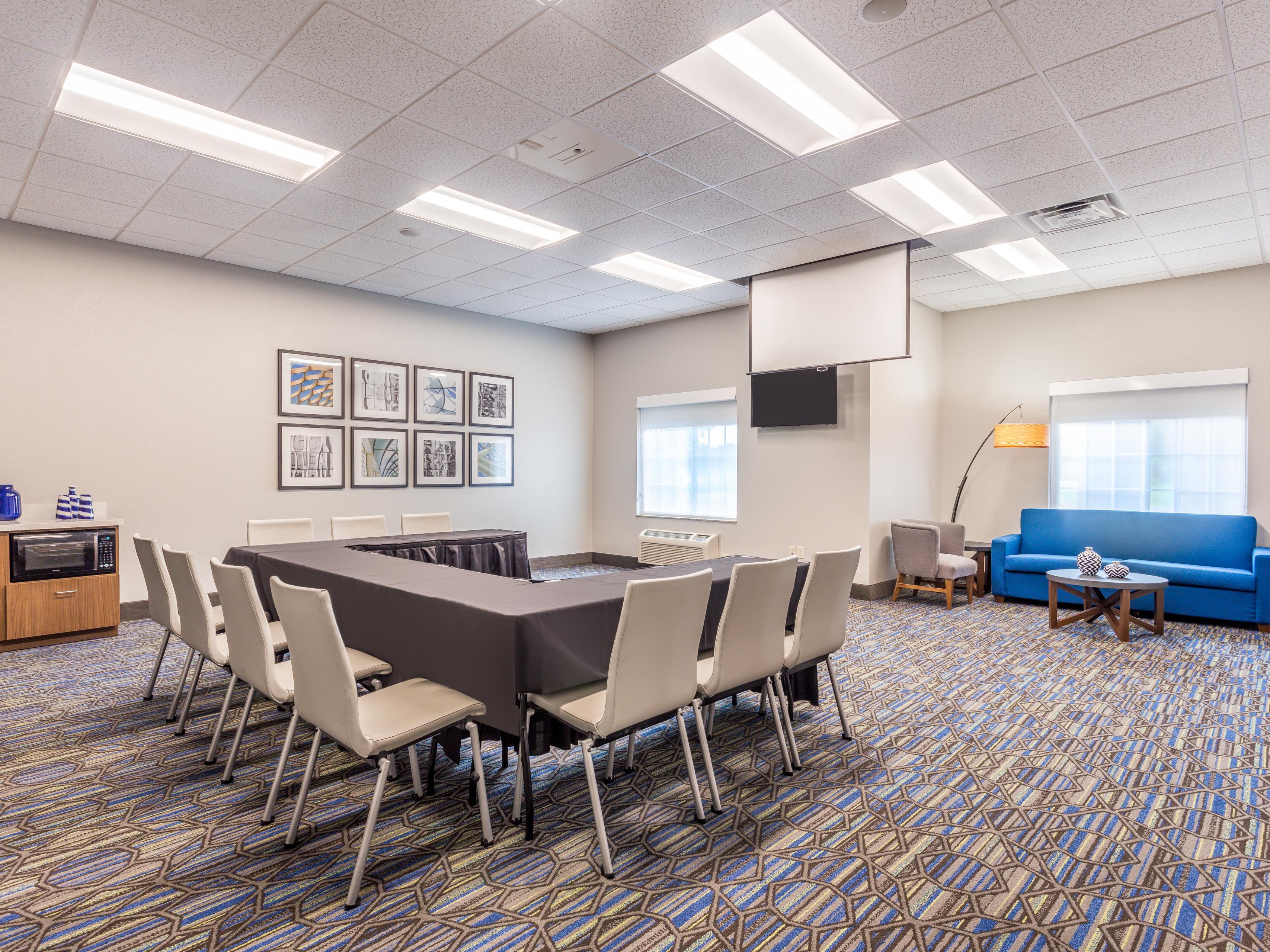 Whether it's a meeting or a family gathering, we have the space. With seating up to 32 people in rounds or 24 with classroom style or u-shape, it's the perfect spot to hold your next event. Bring in your own food and beverage or have it delivered from your favorite restaurant. Contact us for further information and bookings.