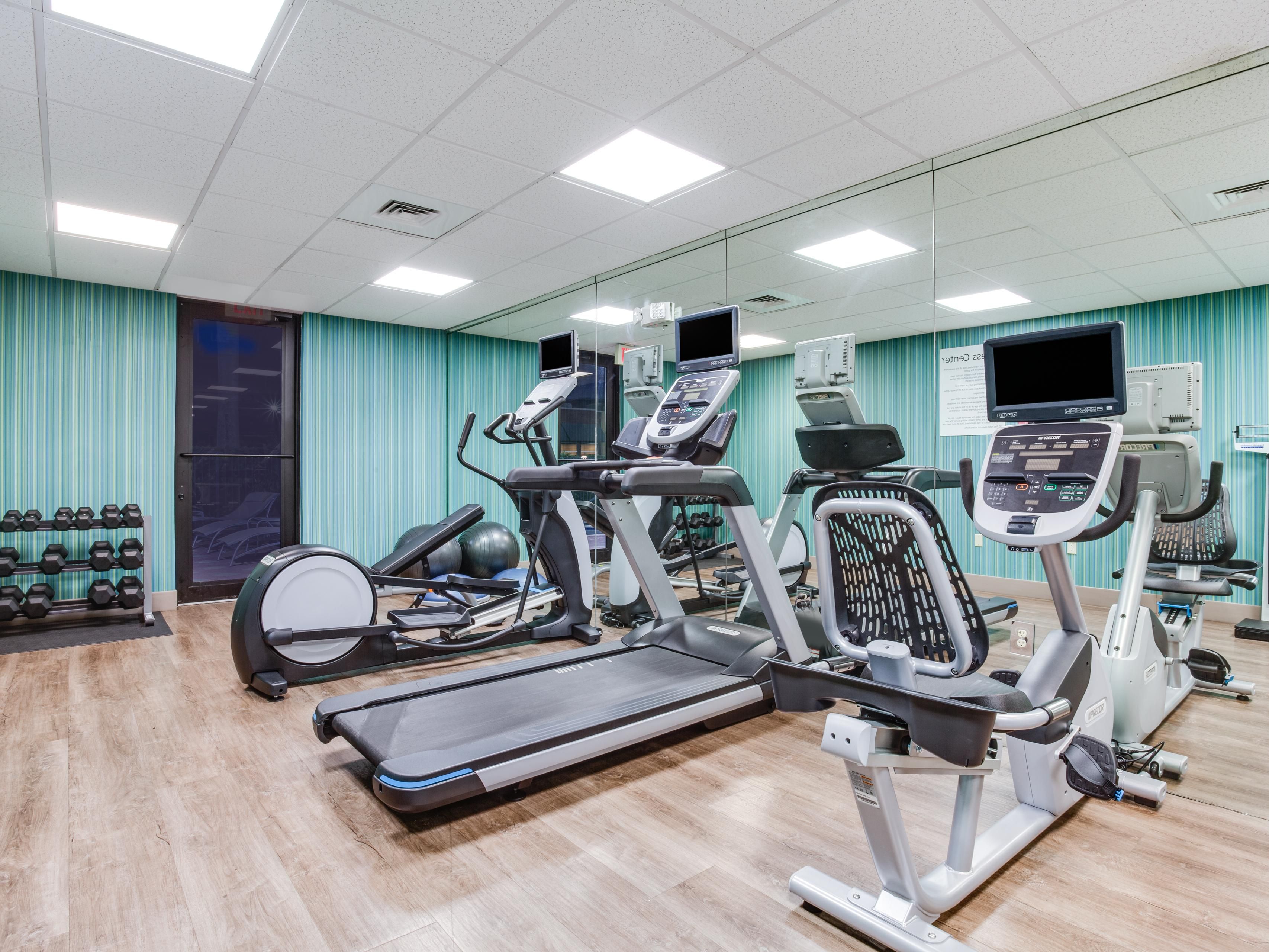 Traveling doesn’t mean you have to give up on your fitness goals. 
Enjoy your workout any time of day in our 24-hour Fitness Center, 
including stationary cycle, treadmills, elliptical, and free weights.