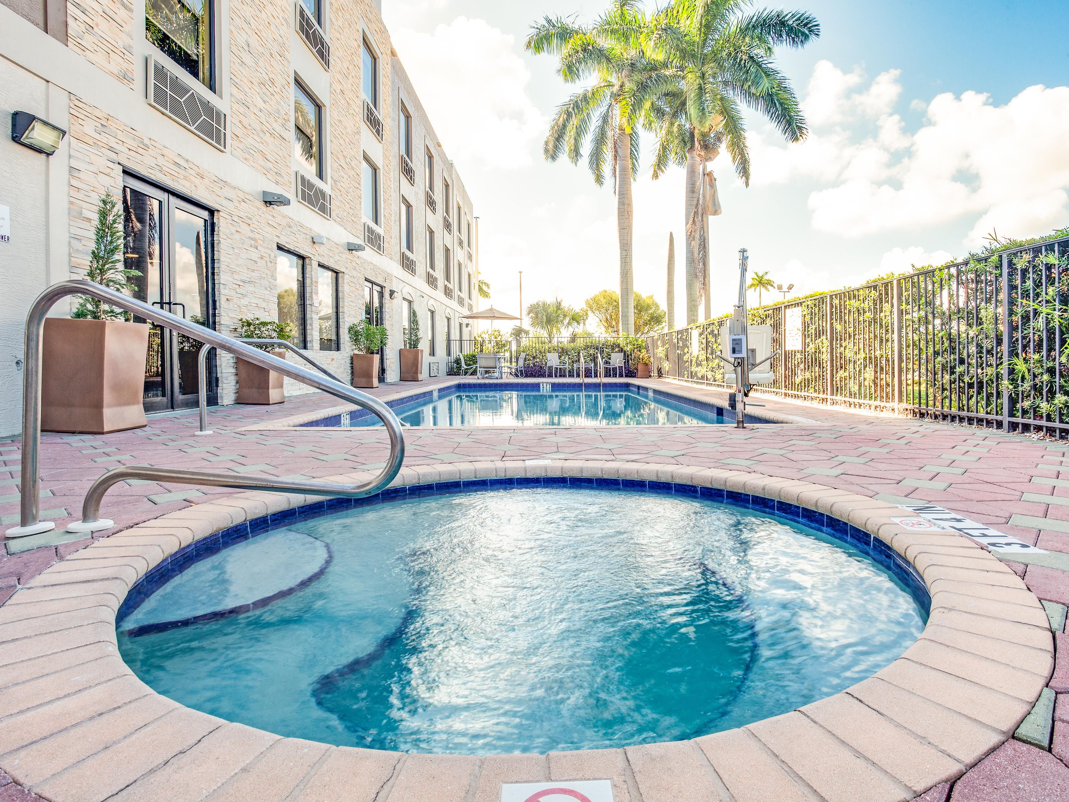 At Holiday Inn Express, guests can enjoy both an outdoor and indoor pool. The outdoor pool is perfect for soaking up the sun, while the indoor pool offers year-round enjoyment in a climate-controlled setting. Dive in and relax during your stay!!