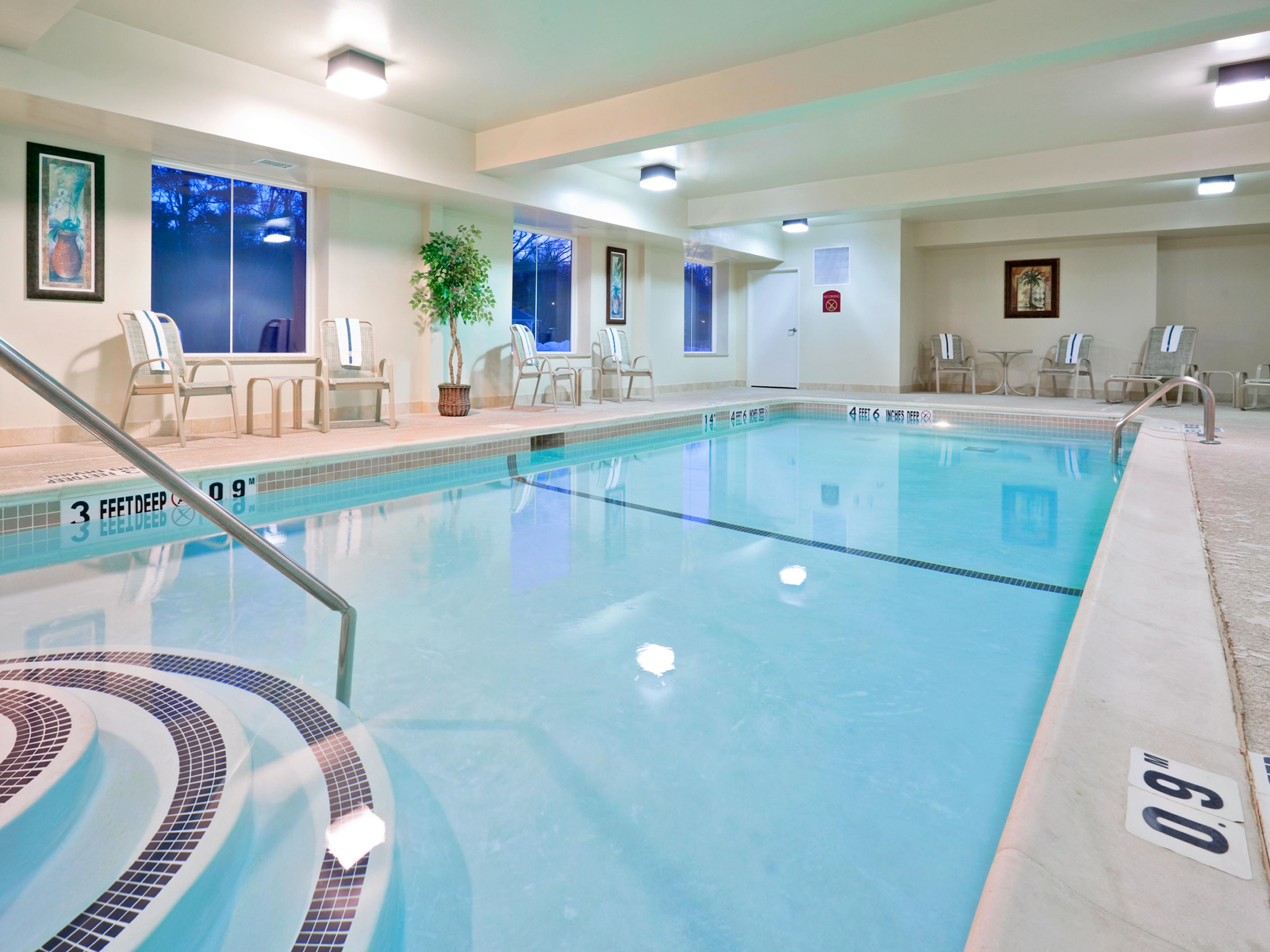 If winter has you locked down, turn that frown into a Pool staycation at the Holiday Inn Express in Clifton Park. Our comfortable rooms will make for a relaxing evening after plenty of play in the water with your family. Our hotel offers breakfast included with our guest rooms so be sure to fuel up to start the day.