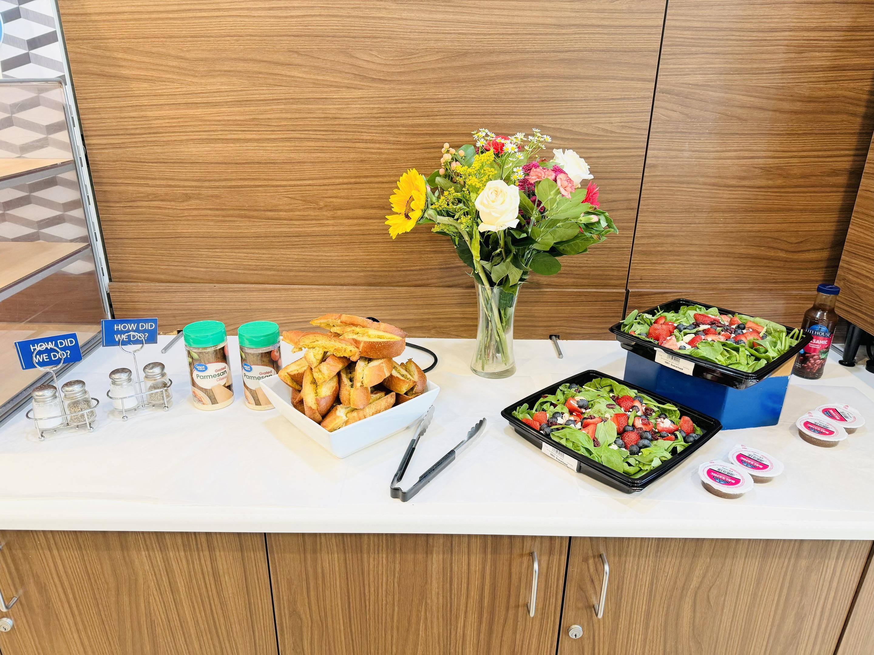 Included with your room purchase Monday thru Thursday, our guests can enjoy a complimentary fresh light meal hand prepared in house. We will also serve you complimentary beer, wine, tea or a seasonal beverage.