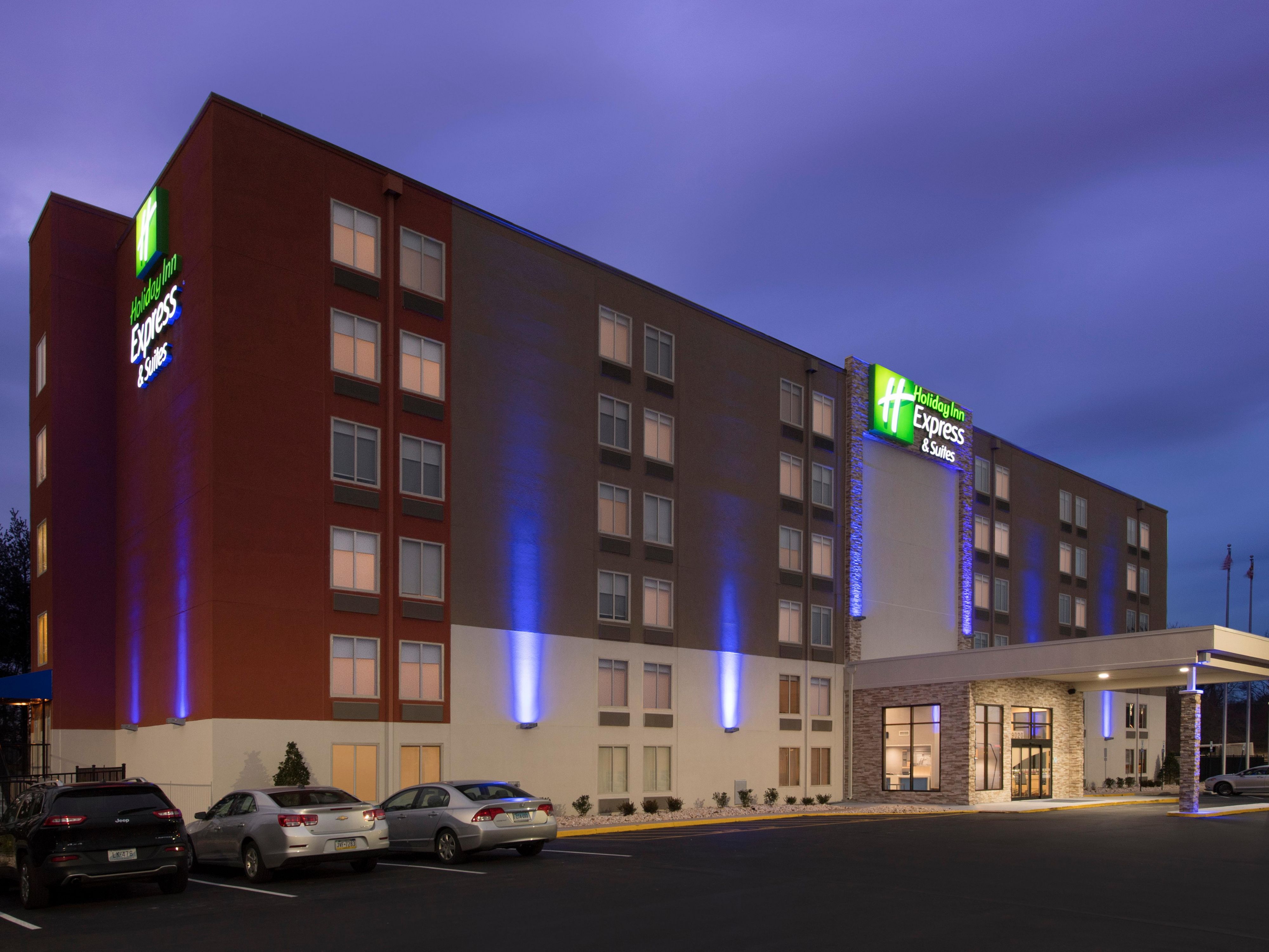 Located just 1 mile from the University of Maryland, the Holiday Inn Express & Suites College Park is the perfect hotel for visitors, families and guests.