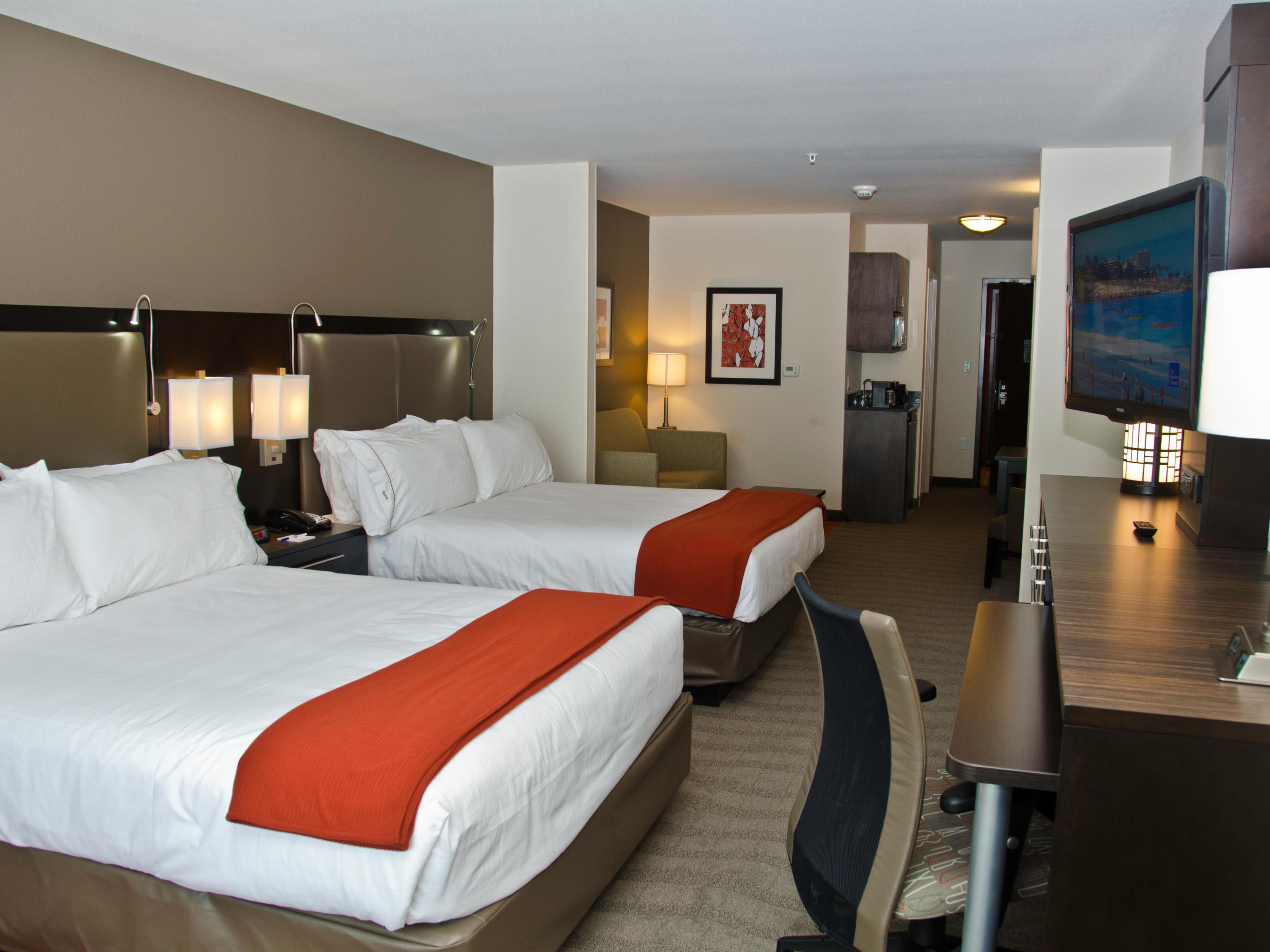 Our convenient location around the Columbus area makes the Holiday Inn Express Easton the hotel for your group room needs! Offered along with our competitive room rates, you will enjoy our Complimentary Express Start Breakfast each morning! We also have Meeting Space for your group to come together! Ask about our bonus Meeting Planner Points!