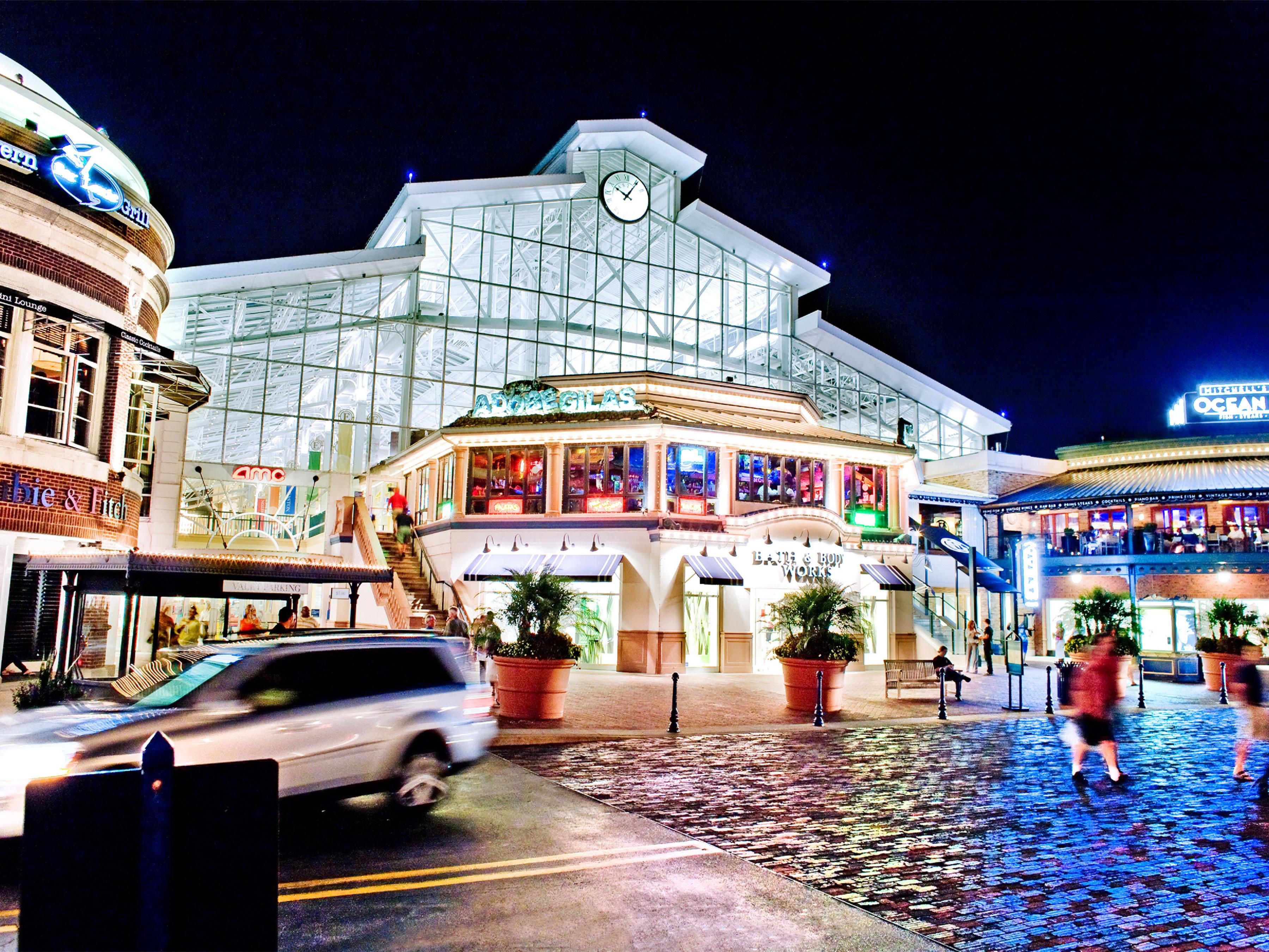 The Holiday Inn Express Columbus Easton is located 1 mile from the Easton Town Center, the Midwest's premier shopping, dining and entertainment destination! Bring the kids and spend the day at Lego Land or American Girl Doll and spend the night watching a movie at the AMC Theatre! Your family will enjoy our complimentary Express Start Breakfast!