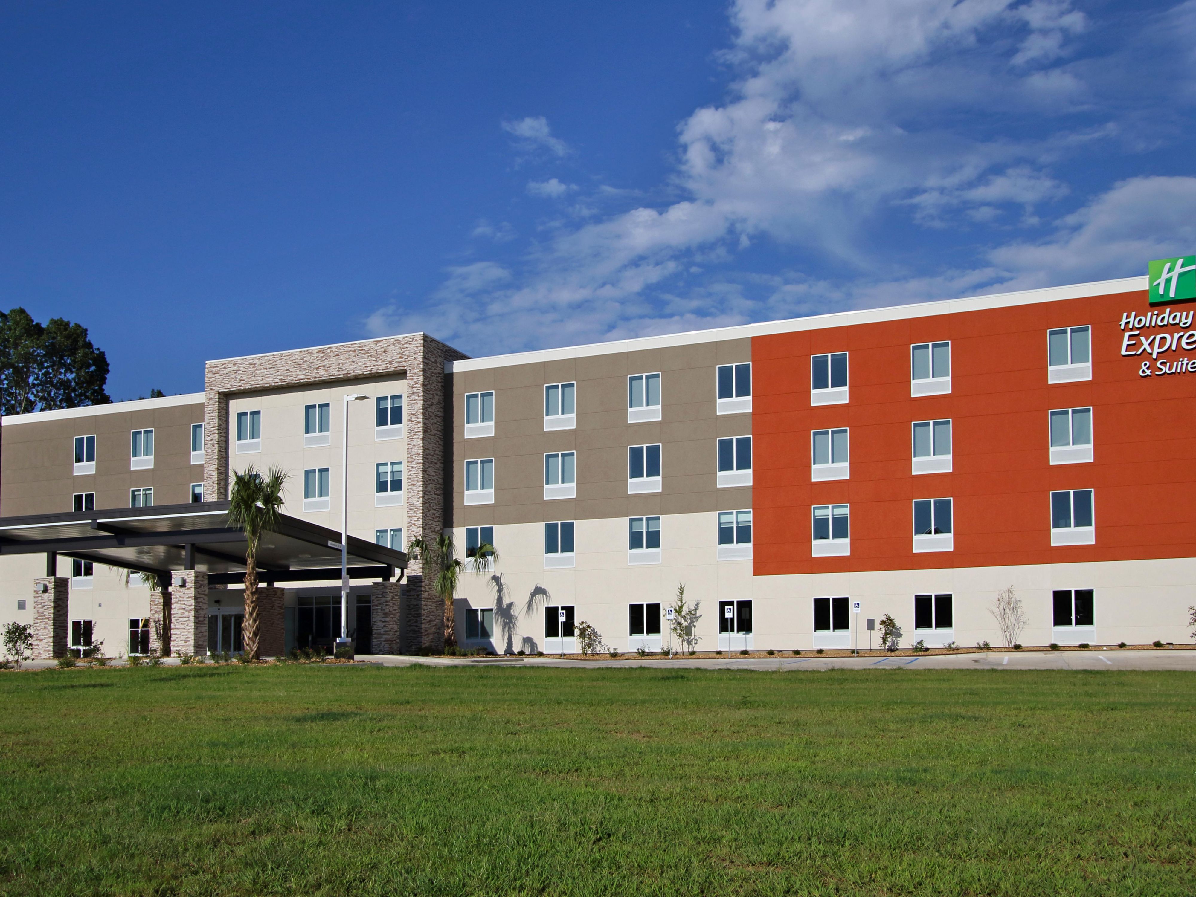 Our hotel is just off the U.S. Highway 82, making it a perfect home base for exploring eastern Mississippi. The renowned Mississippi State University is only 25 minutes away in one direction. The Columbus Air Force Base is about 15 minutes away from another. There’s also plenty to explore right near our hotel! 