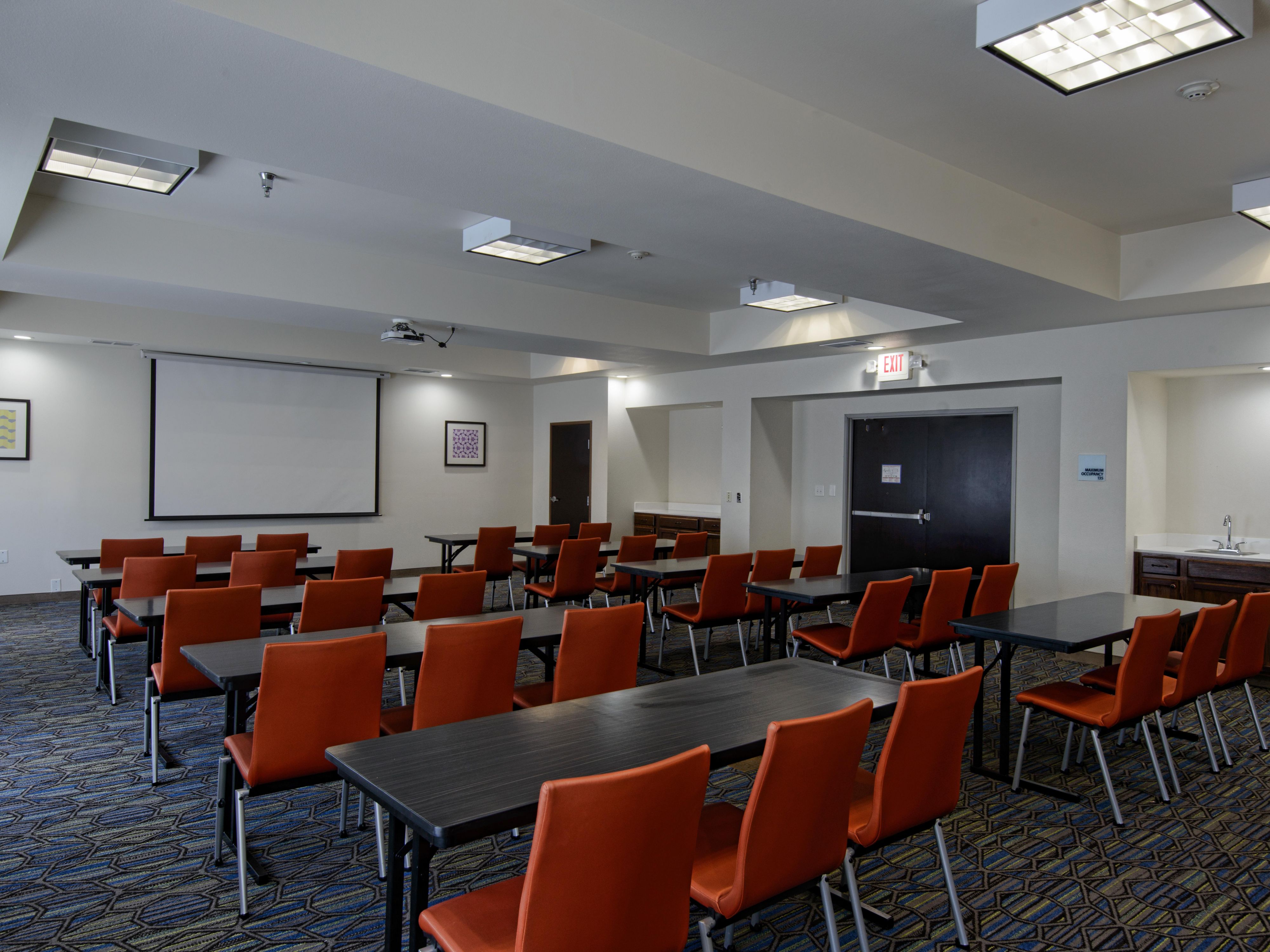 Planning a corporate meeting? Need to schedule some interviews or a job fair? Teaching a class? We have the perfect venue at the Holiday Inn Express Corpus Christi! Schedule our meeting room for your next team meeting!
