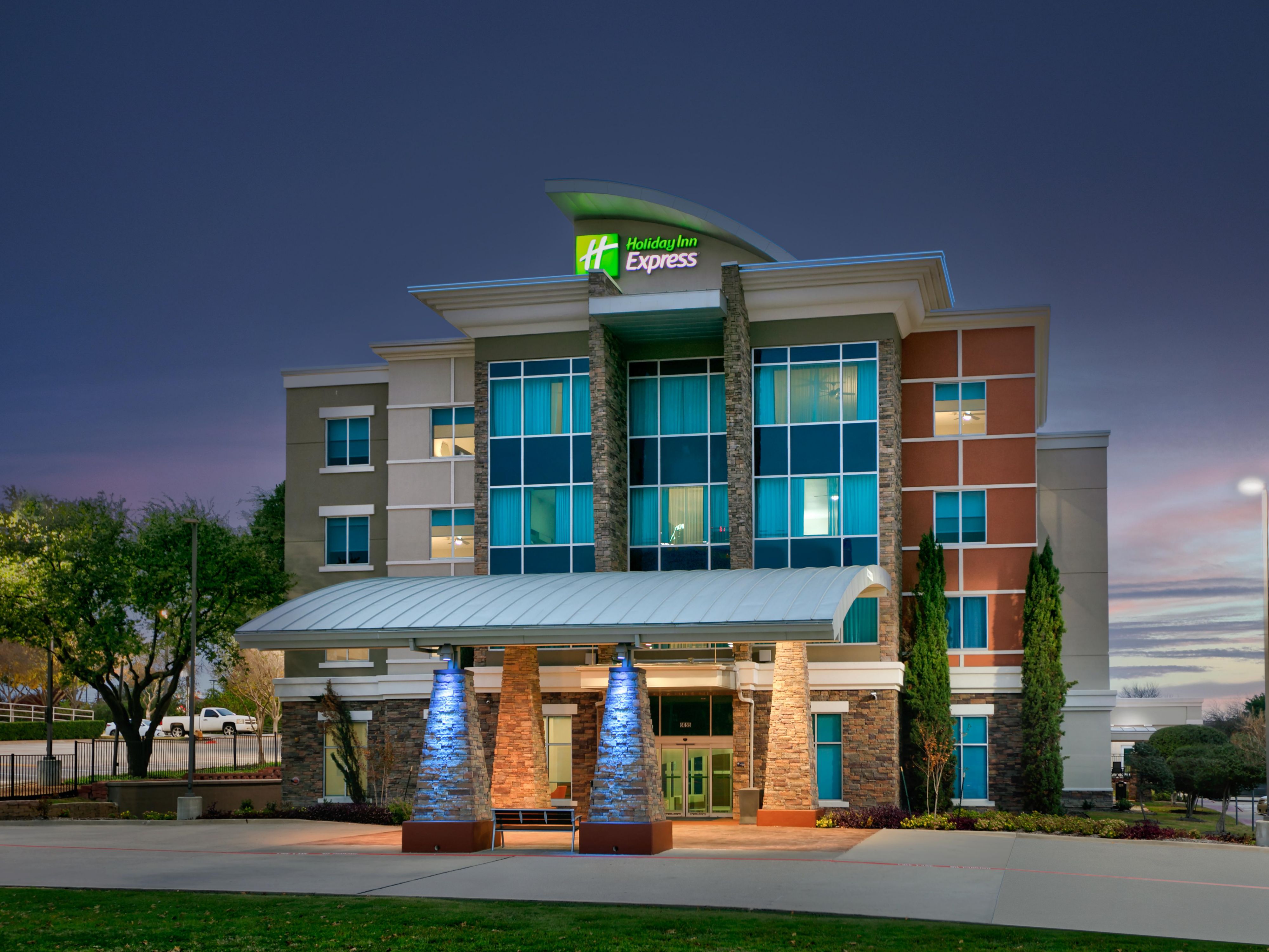 Welcome in to the Holiday Inn Expres North Dallas @ Preston