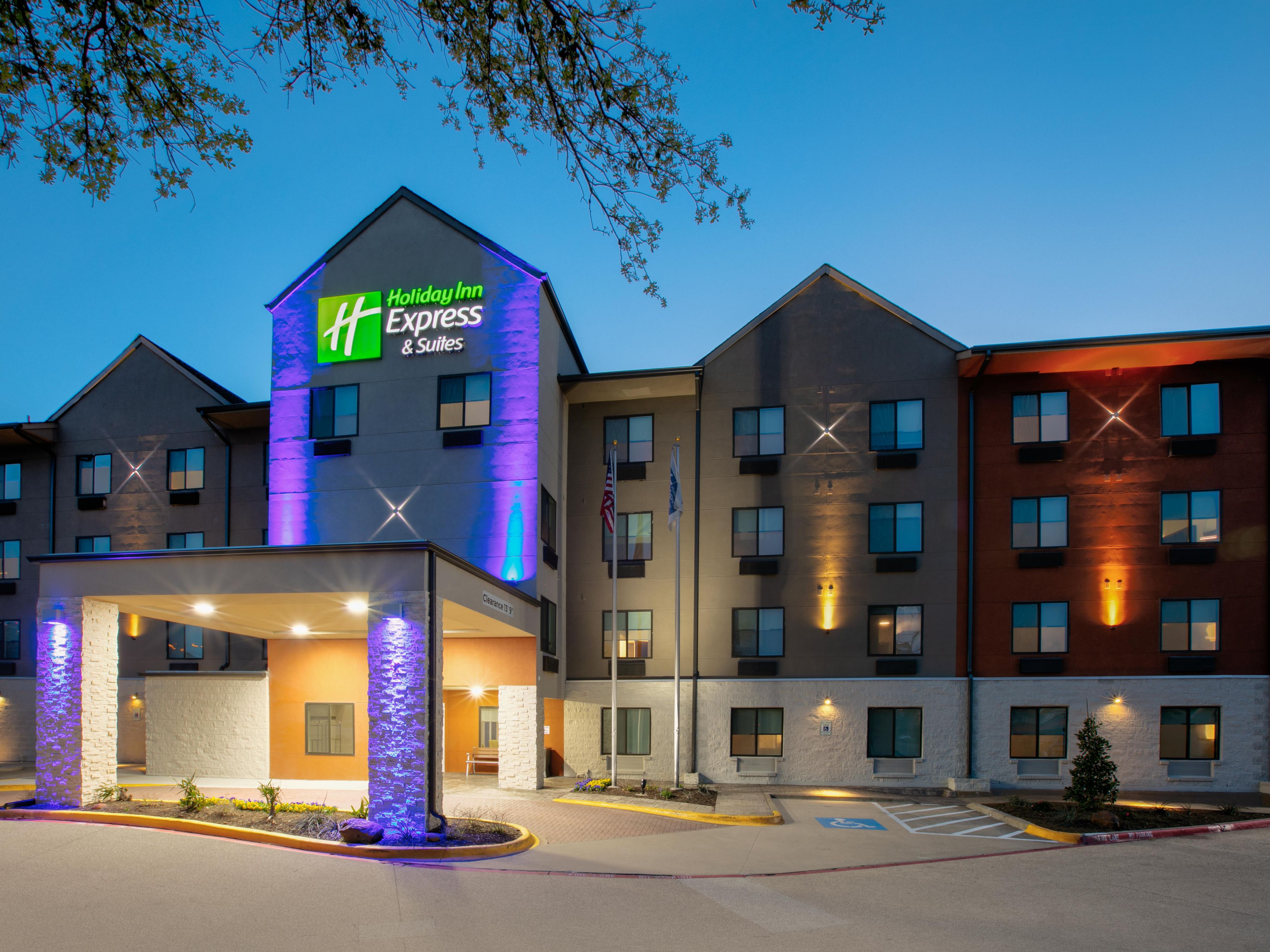 We offer thoughtful amenities like free Wi-Fi and free parking so you can enjoy a stress-free stay. Whether you're catching up on emails or streaming your favorite shows, our high-speed internet keeps you connected. Plus, free parking provides peace of mind and added value throughout your visit.