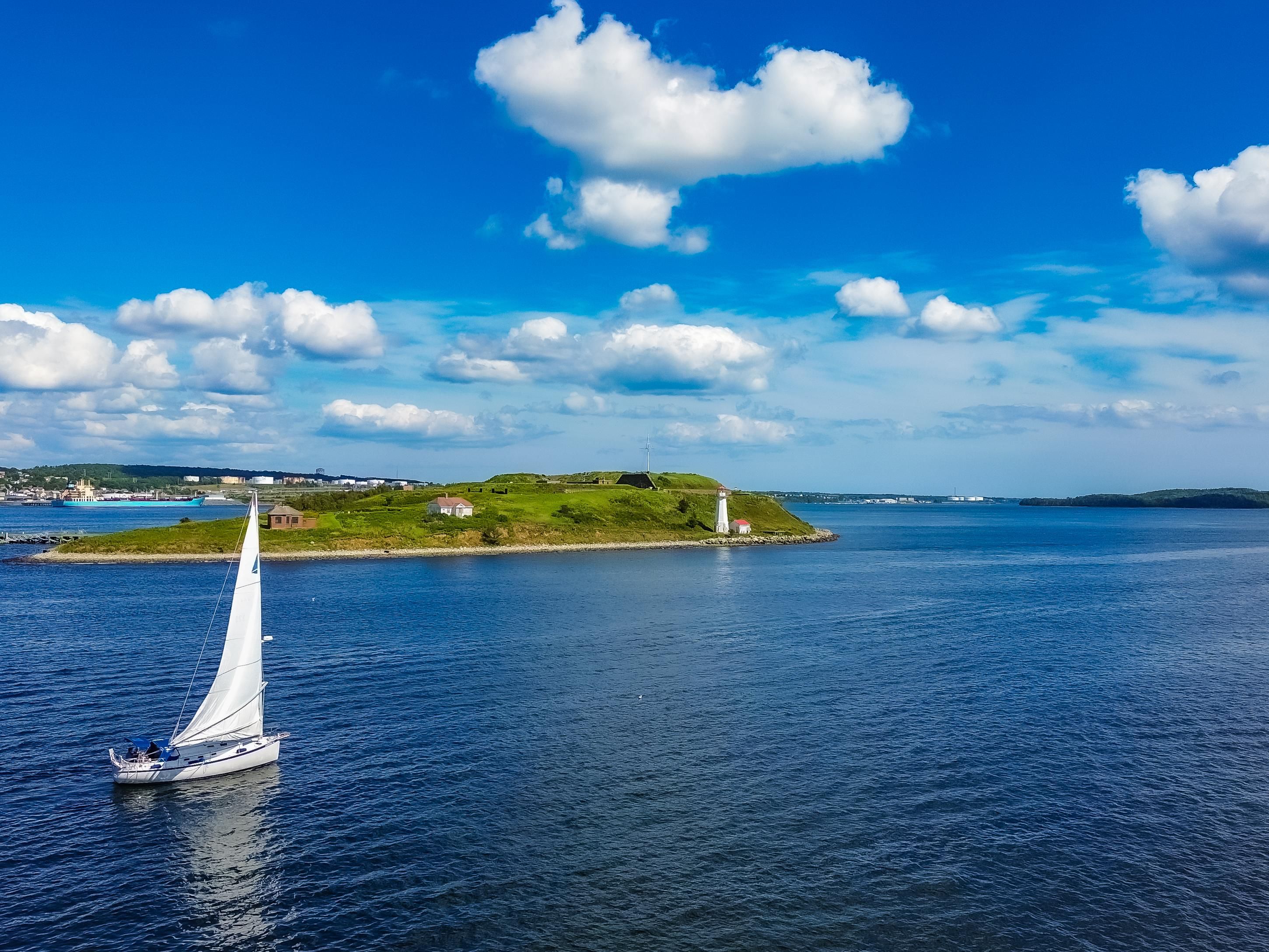 Stay local, relax and recharge with a Canadian Staycation at Holiday Inn Express & Suites Halifax – Dartmouth!Catch live music and waterfront vibes at the Halifax Jazz Festival, soak in panoramic ocean views along the Dartmouth Harbourwalk Trail, or explore the vibrant patios and shops of Alderney Landing Market. There’s no shortage of fun to find.