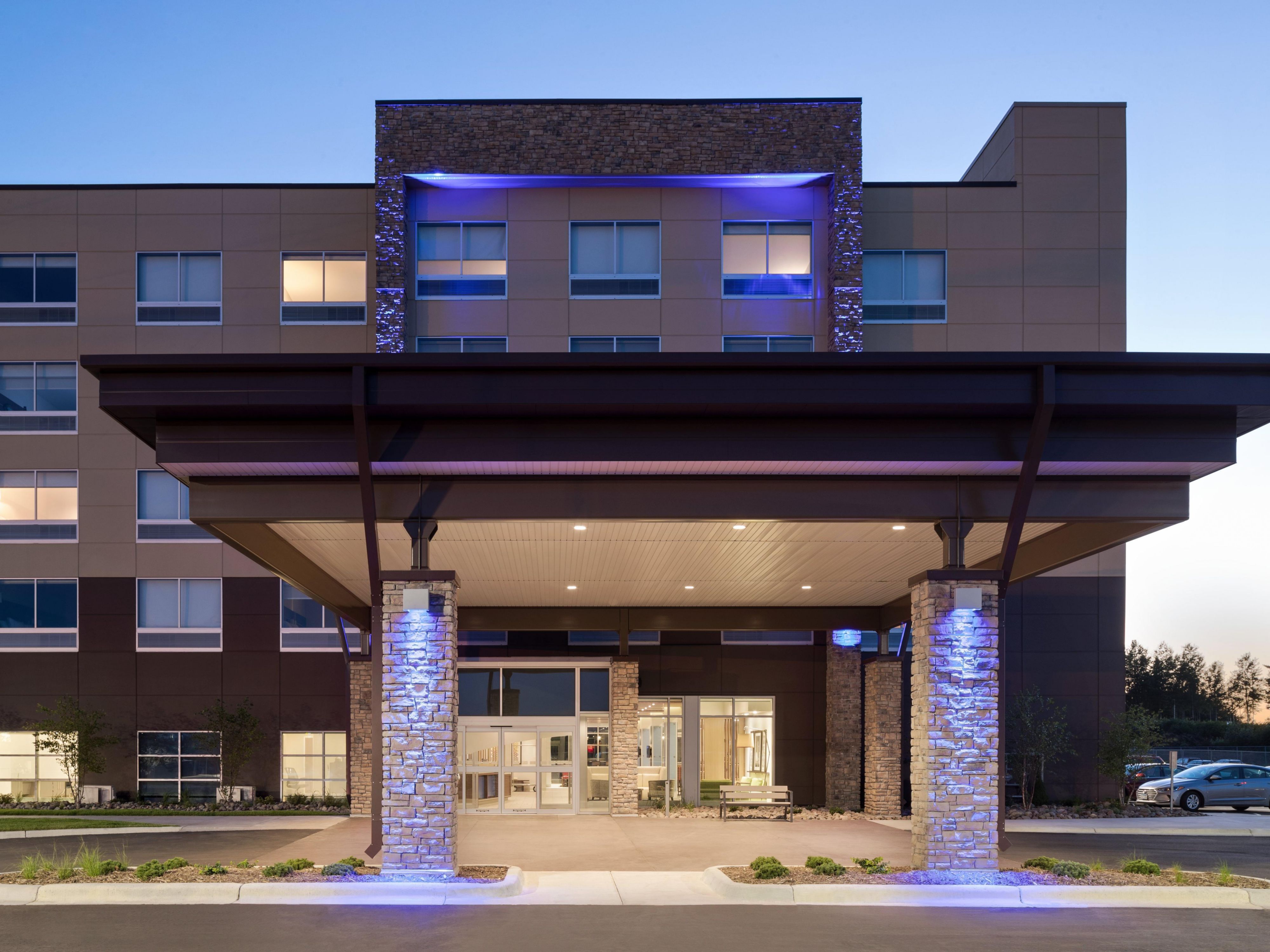 Enjoy warm-hearted hospitality and take advantage of our location.