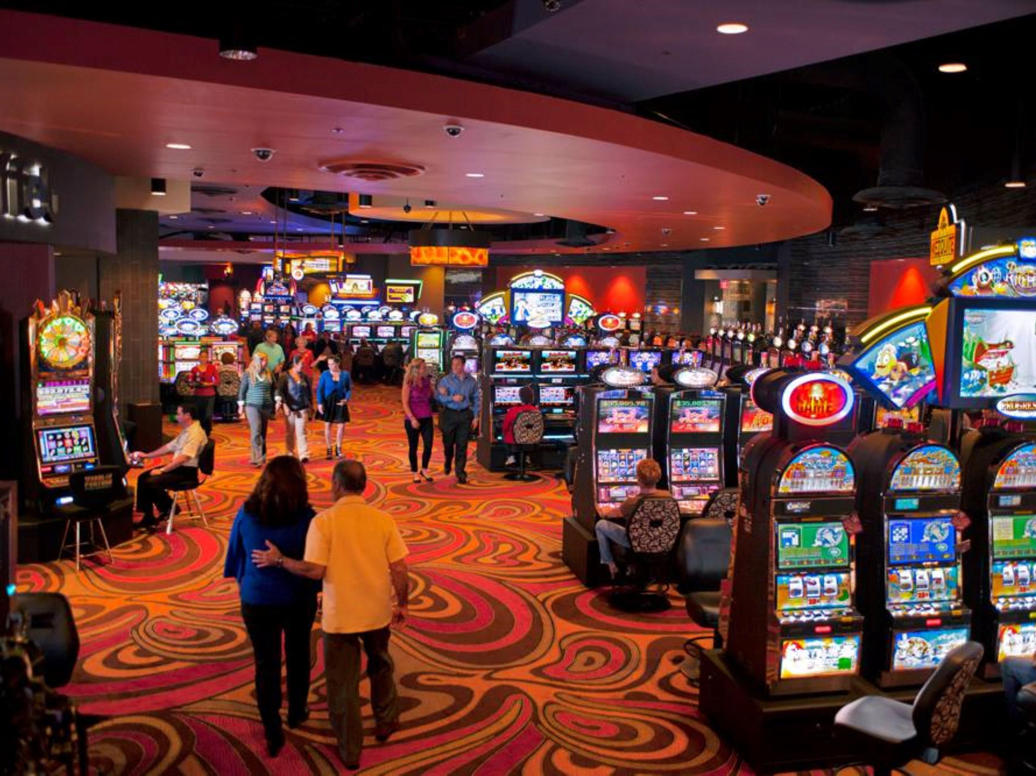 Holiday Inn Express and Suites Eagle Pass hotel is at a cultural and trade crossroads. Just five minutes from the International Bridge to Piedras Negras, Mexico and just a short drive from several corporations, including 57 Industrial Park, Fort Duncan Medical Center and Southwest Texas Junior College. 