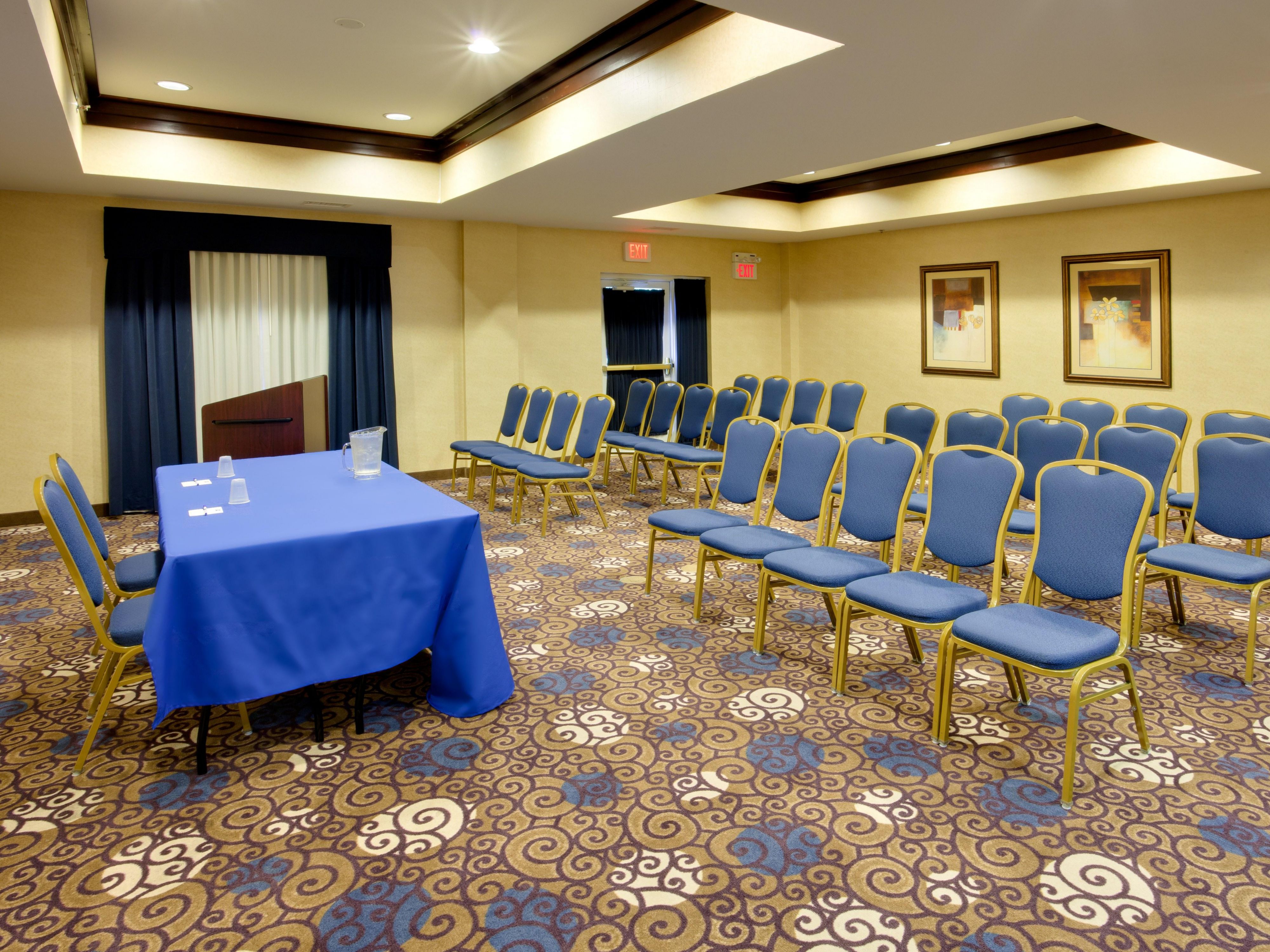 Small meetings play a vital role in the success of many organizations. Are you planning a small corporate meeting, board retreat or brainstorming session? Our meeting space is sure to lead to big ideas! For groups up to 10 people, we can help! Our Director of Sales is dedicated to making your meeting a huge success