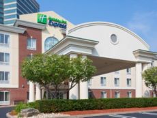 Holiday Inn Express & Suites Tower Center New Brunswick in East Windsor, New Jersey