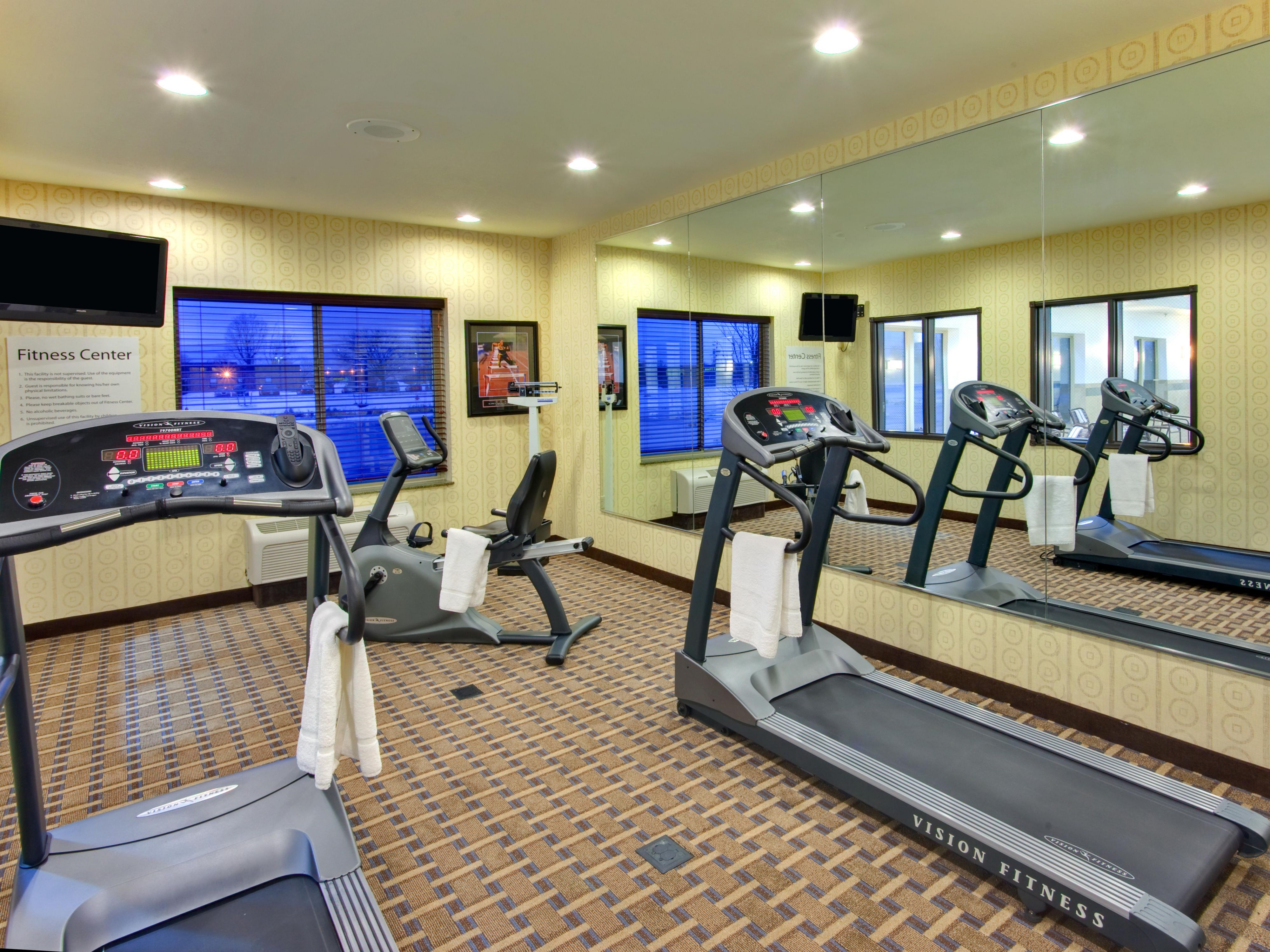 Heat up in our fully equipped fitness center with a cardio workout or strength training. Cool down with a refreshing dip in our indoor heated pool. Enjoy our pool from 8:00 AM – 10:00 PM and stop by our 24-hour fitness center. Our pool and fitness center are open during our renovation.