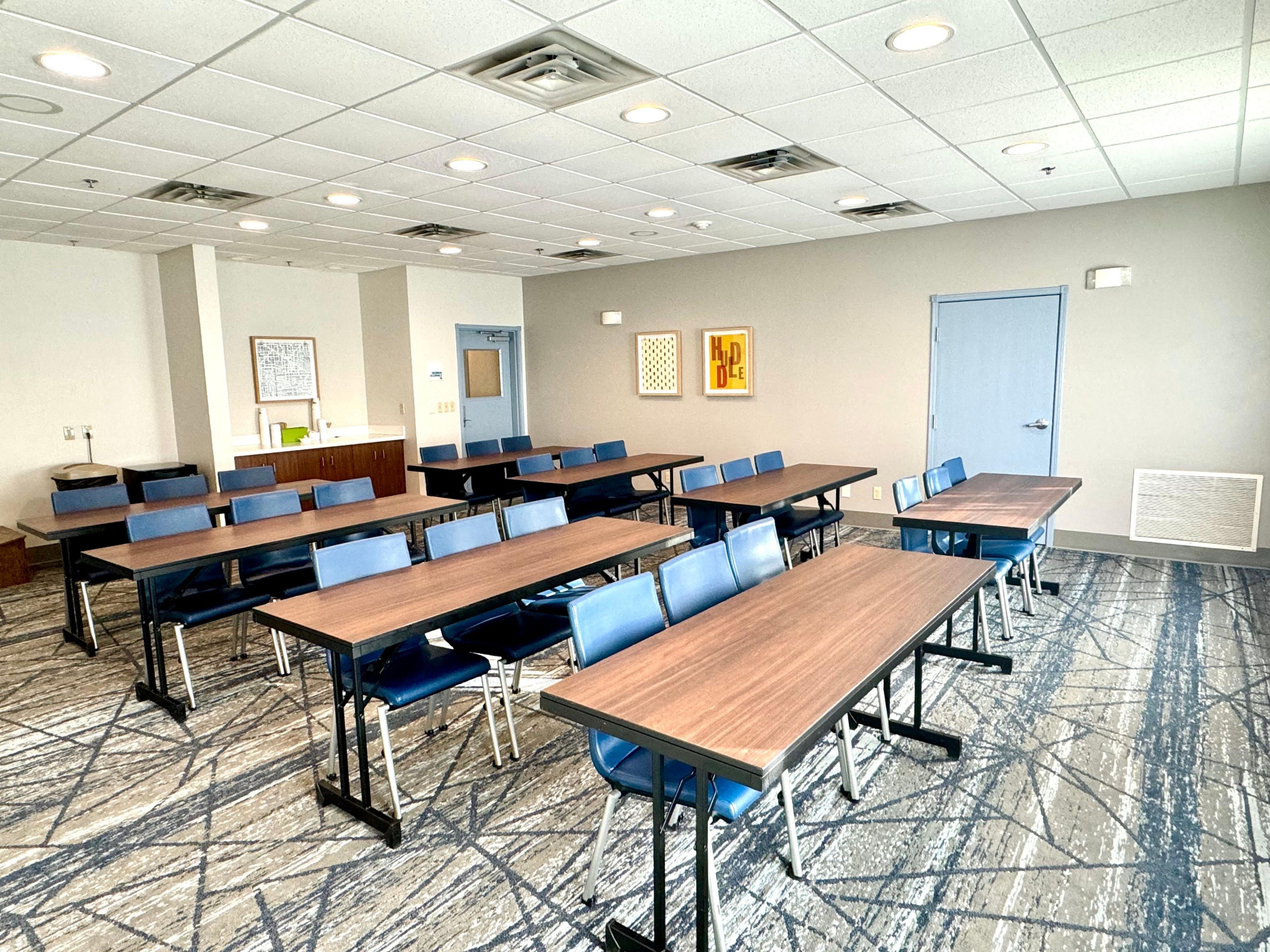 Host your Syracuse meeting at our hotel in Widewaters Corporate Park, near companies like Community Bank, Saab, Suburban Propane, Amazon, and ARCADIS. Our versatile 650 sq ft venue accommodates up to 30 guests. With a dedicated business center, free Wi-Fi, and A/V equipment, we ensure your meeting is a success.  Email Frankie Yaple: RSD@Suitehm.com