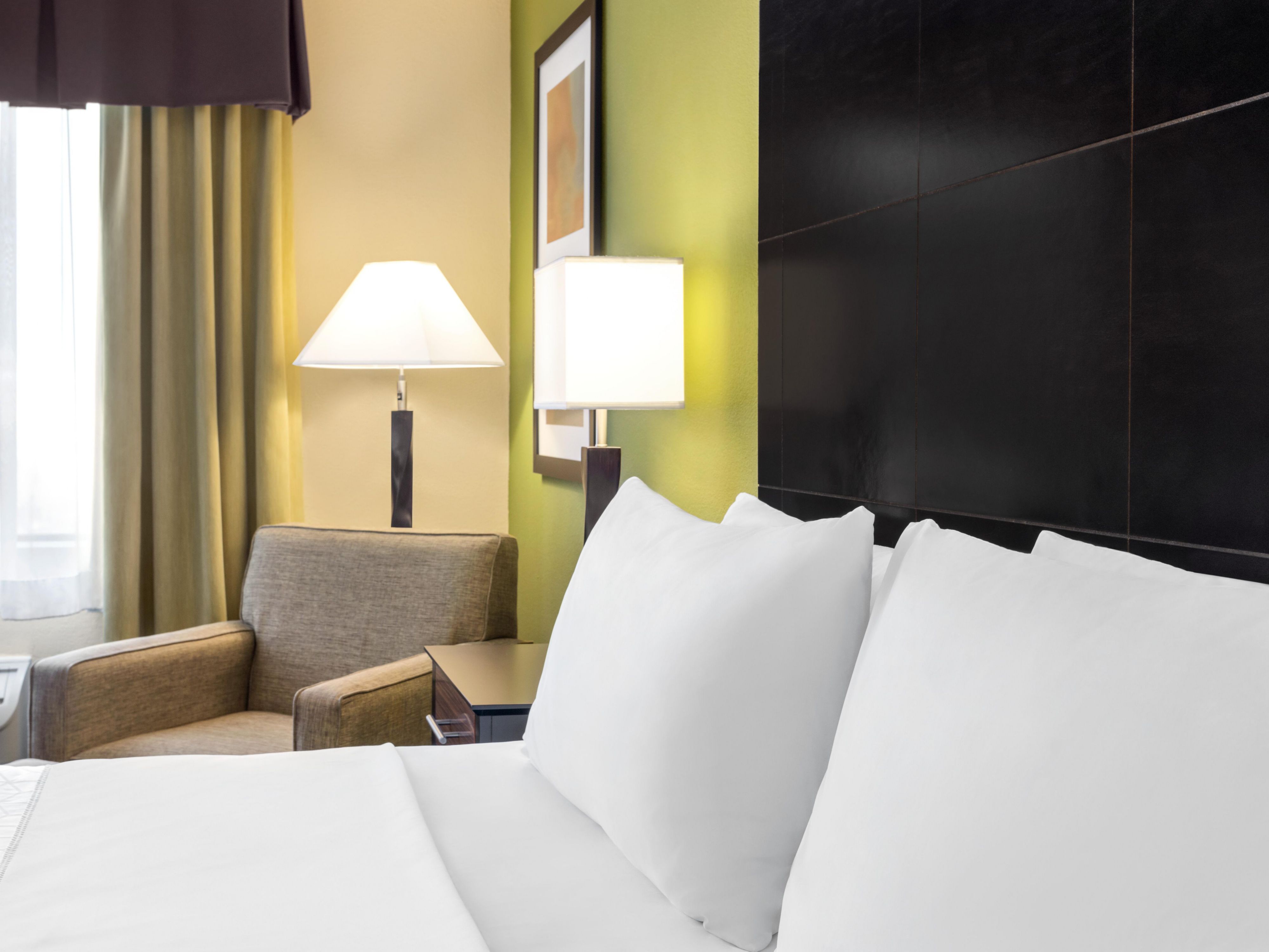 1 King Bed, Non-Smoking