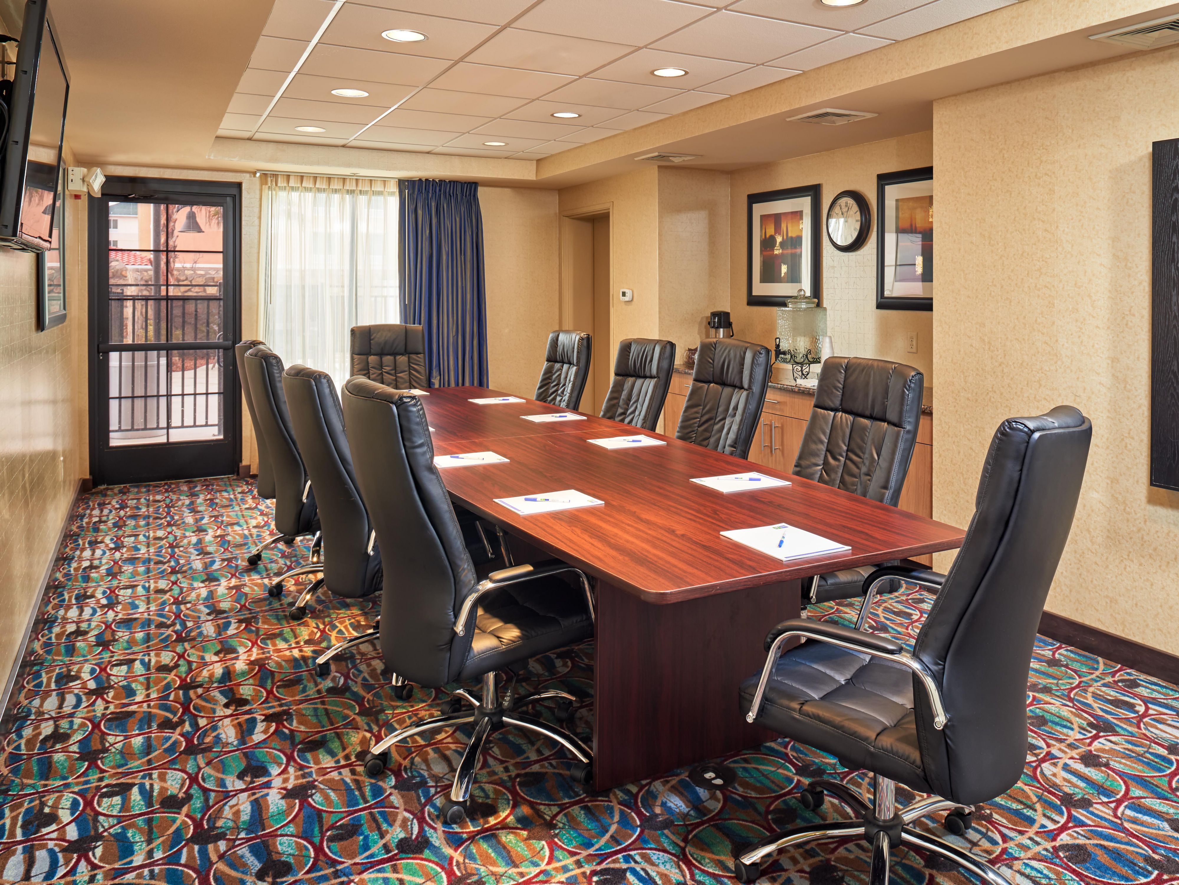 Host a small scale business meeting or a unique special occasion in our versatile meeting space, which can accommodate up to 17 of your colleagues or closest friends and family members. Contact our Sales Office for your next event.