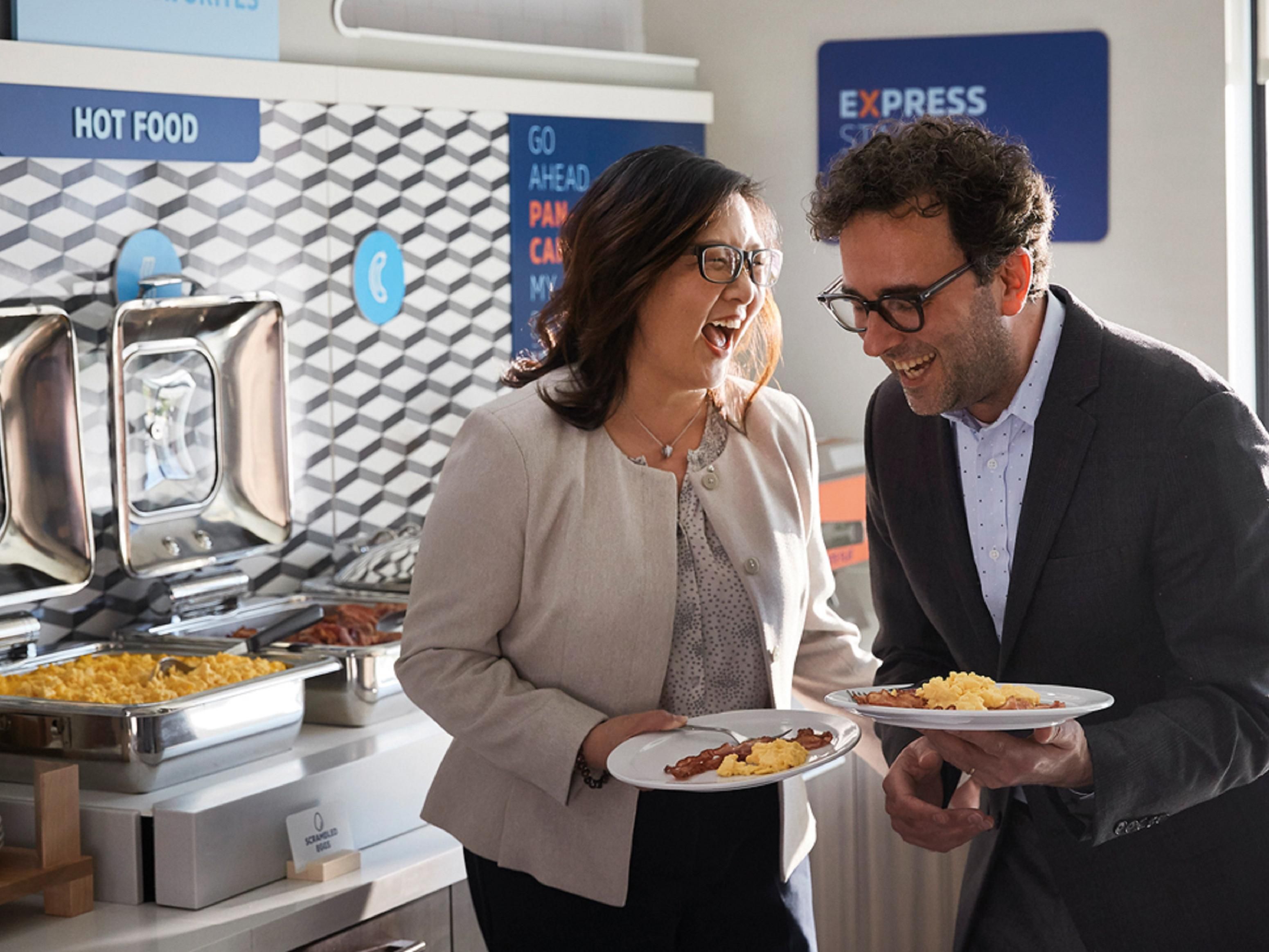 Flexible catering options to meet every budget, including hotel-preferred or 
outside catering. We also offer in-house audio-visual rentals to help your event run smoothly.