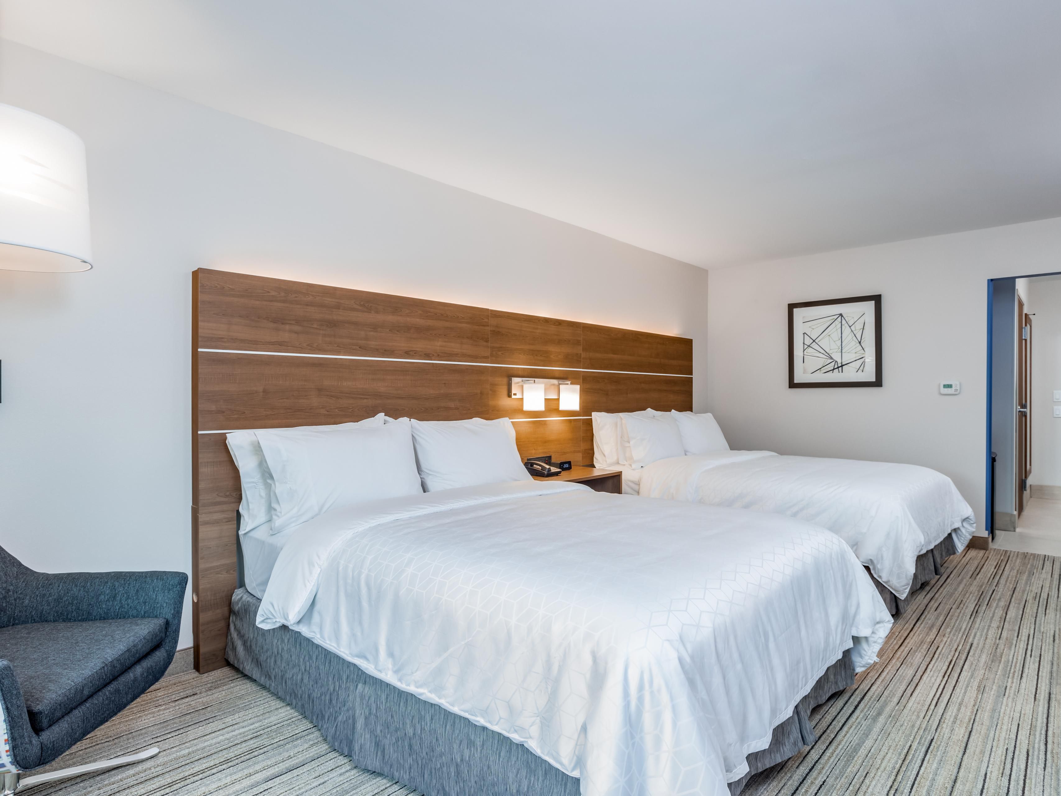 Suite Hear Mobility Accessible Tub Nonsmoking 