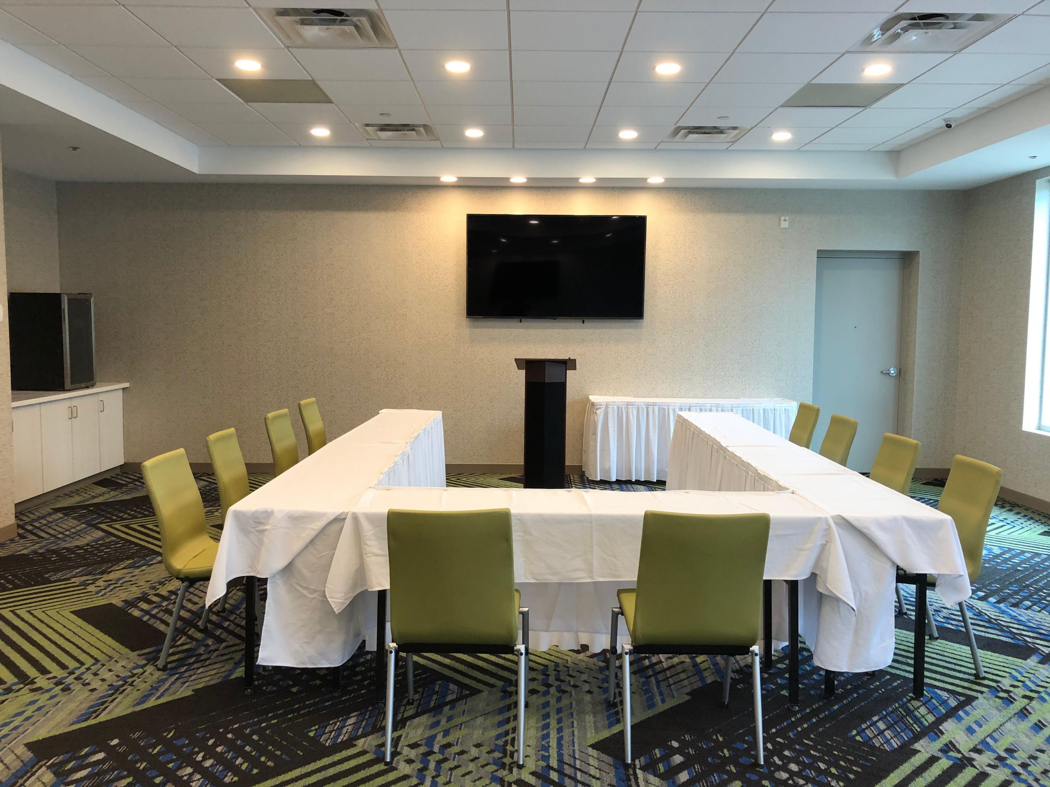 Host small business meetings, sports team functions, or social gatherings in our Halifax Airport venues, perfect for Enfield events. We offer two fully equipped meeting rooms totaling 990 square feet for up to 80 guests. With customized catering and personalized service, we ensure your event is a seamless success.