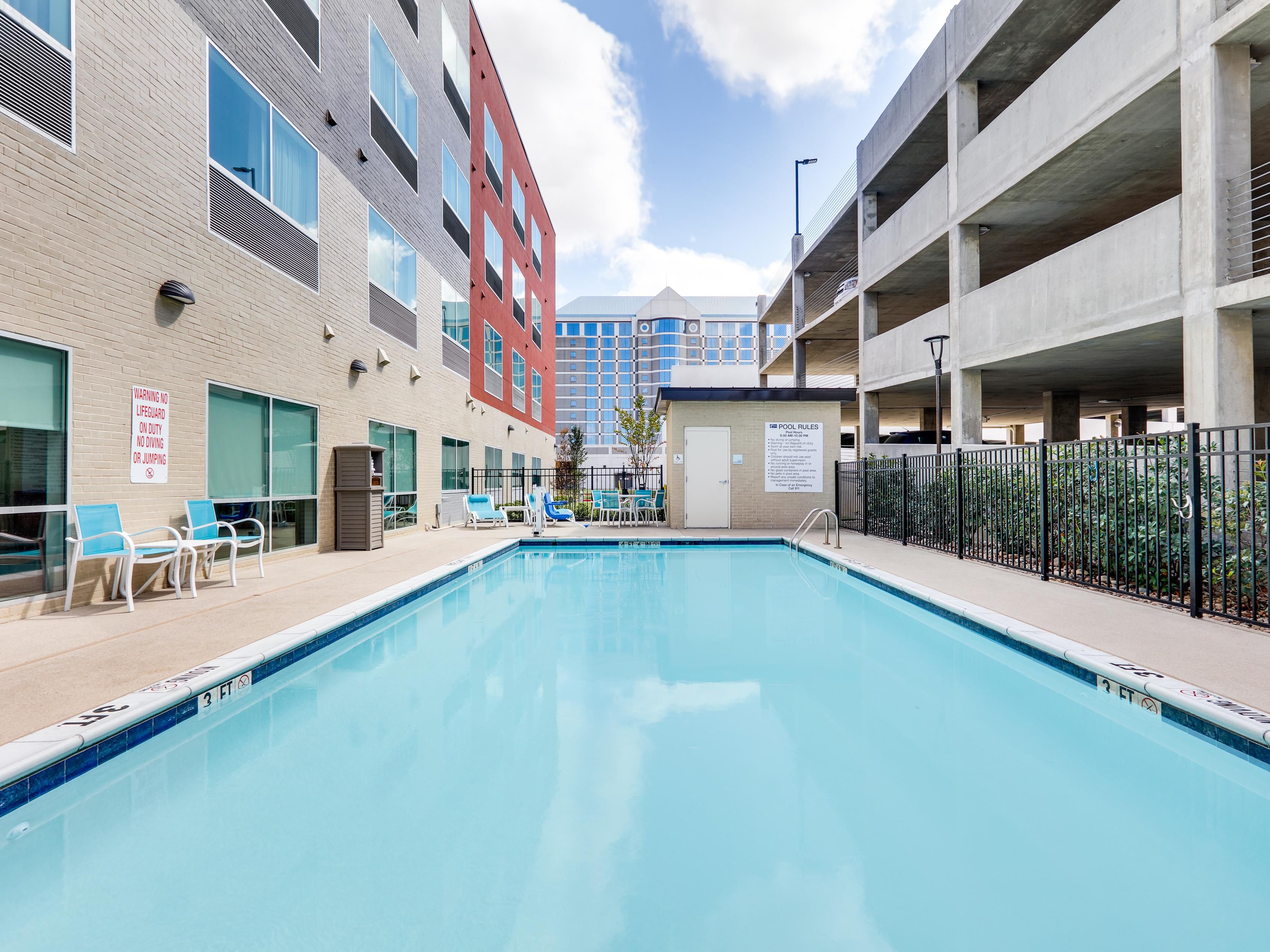 Enjoy sunny days by our large outdoor pool, complete with a poolside barbeque grill. Whether you’re unwinding solo or sharing a meal with family and friends, this area is a great spot to relax, grill up some favorites, and soak up the Texas sunshine. 
