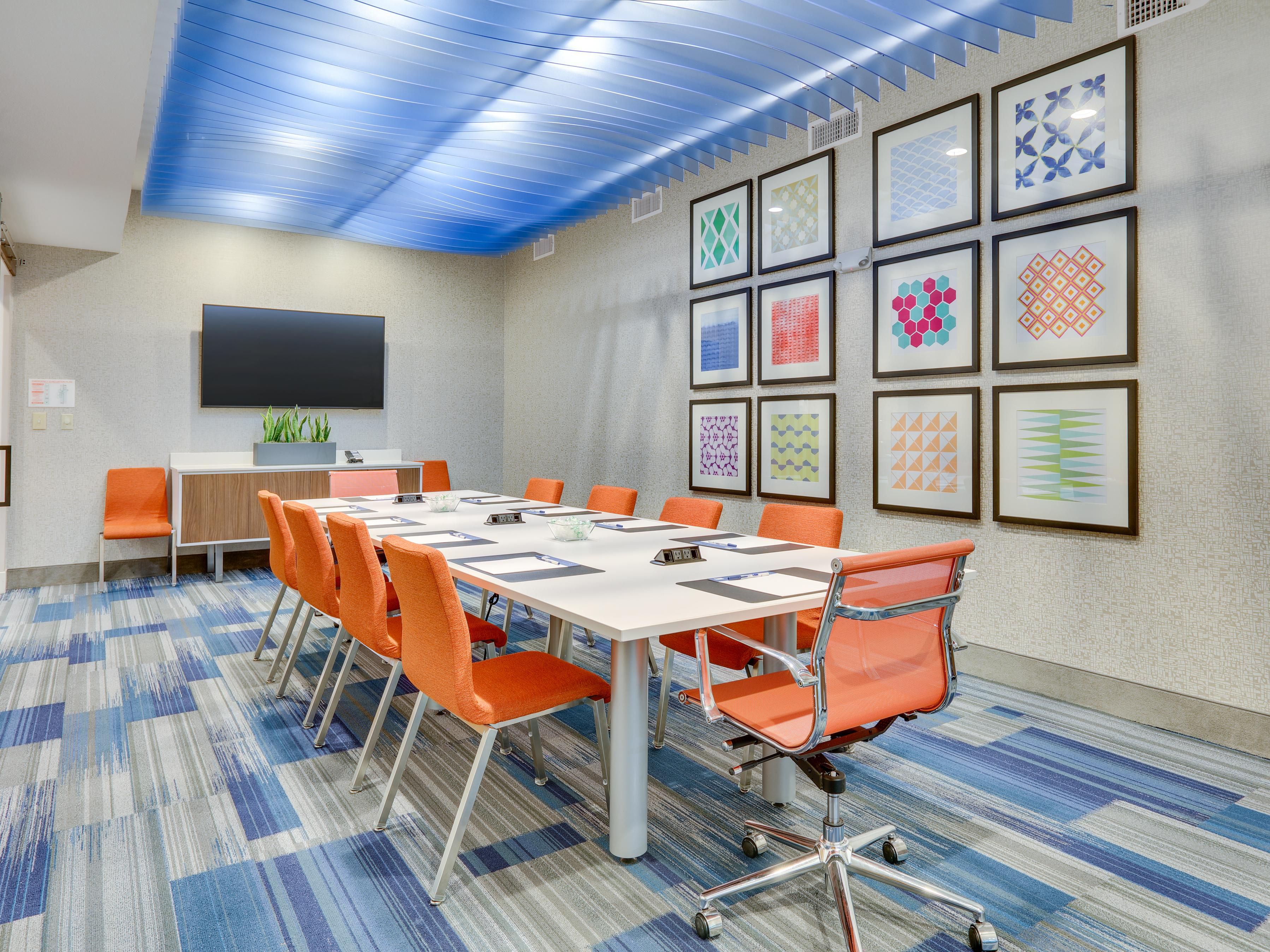 For those hosting a small meeting or gathering, our meeting facilities provide a comfortable, professional setting for your event. With flexible layouts, essential amenities, and support staff, we’re here to make sure your event runs smoothly. We can also help you coordinate your catering needs. 