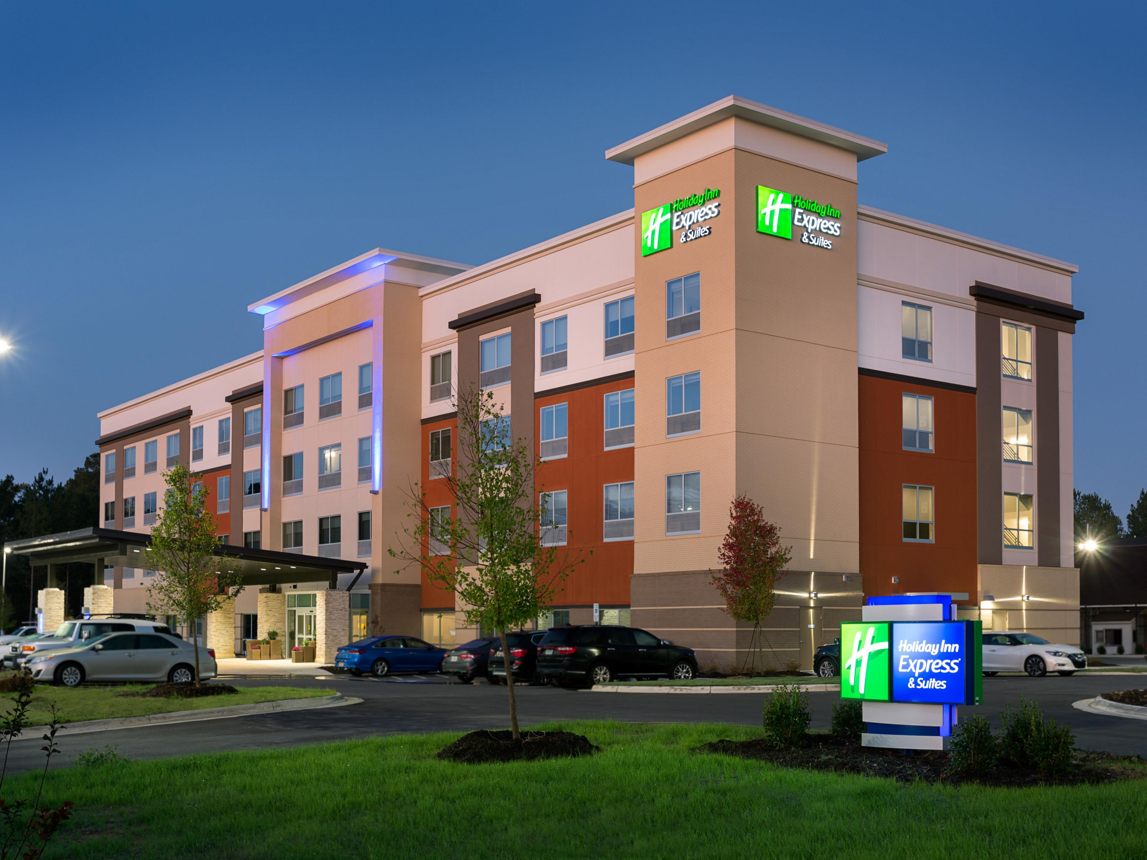 Welcome to the Holiday Inn Express & Suites Fayetteville South.