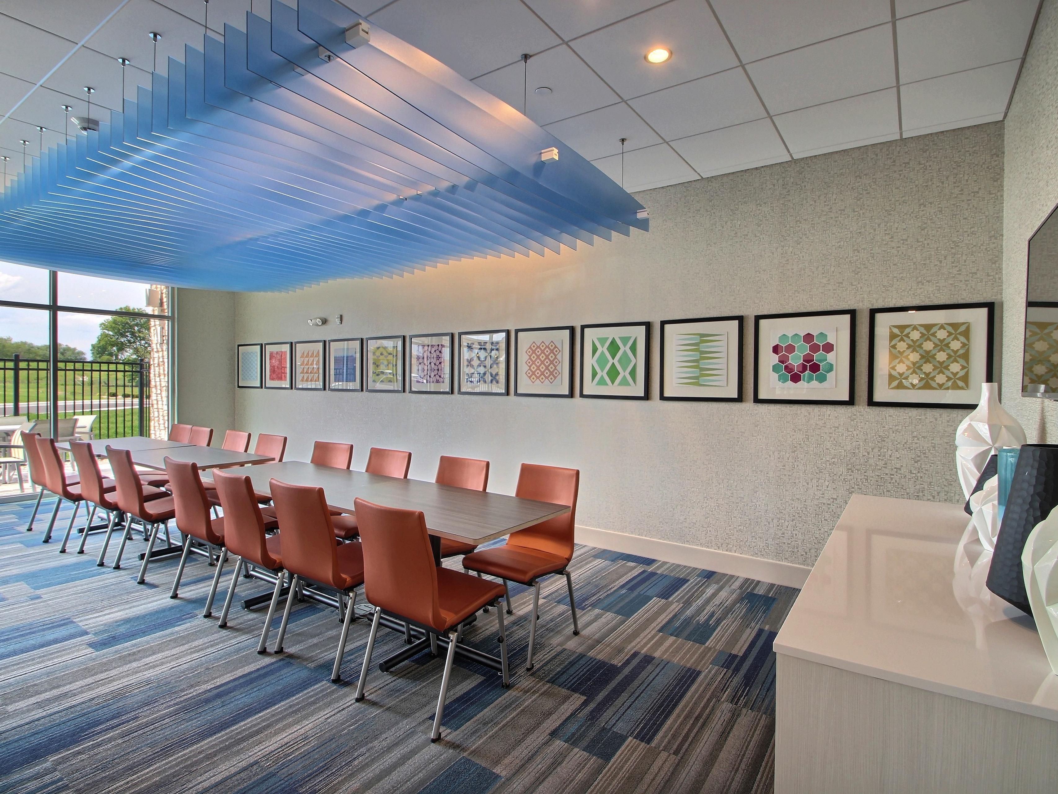 Need meeting space to host your next event? Call the hotel for details and to book. 