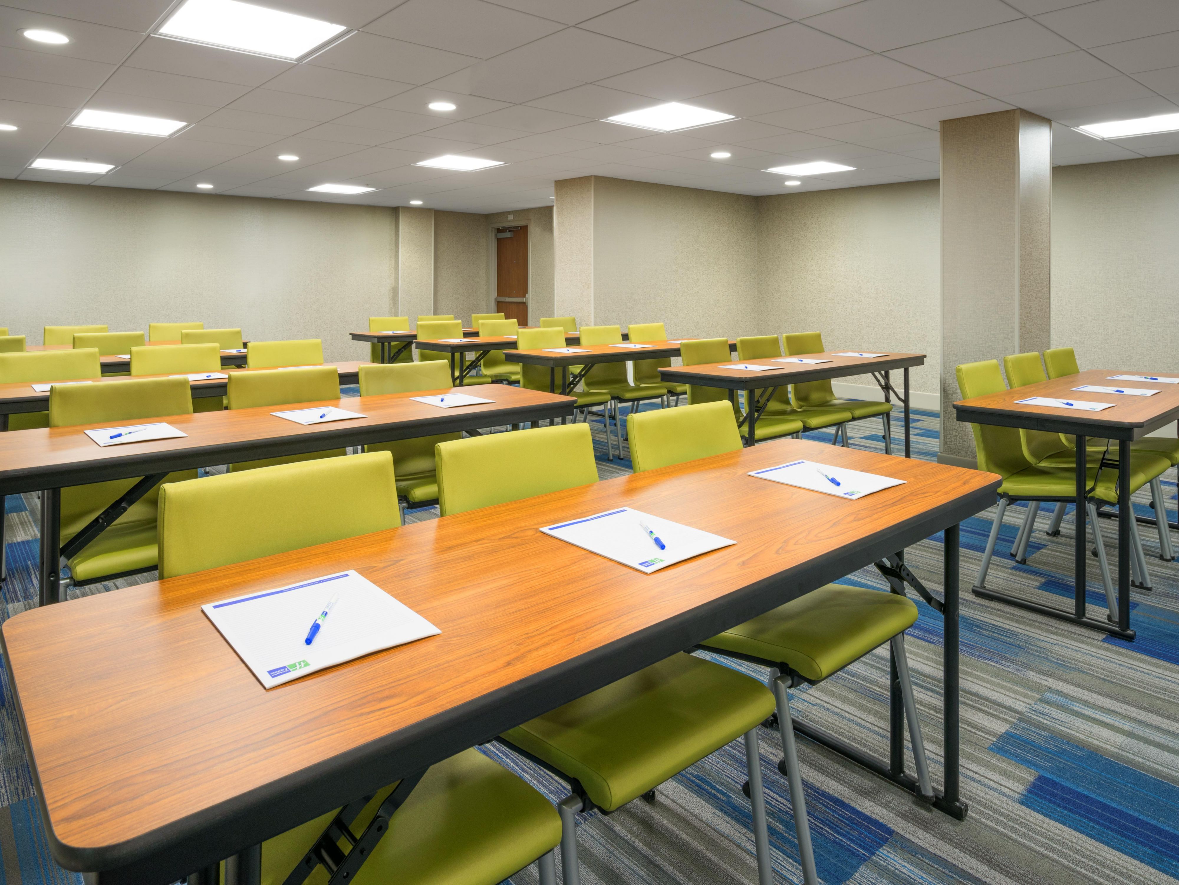 Host corporate meetings and social gatherings in our three venues with 1,805 sq ft of flexible event space for up to 60 guests. Whether collaborating with colleagues or celebrating with family and friends, our spaces and services make mundane meetings memorable and ordinary events extraordinary! 