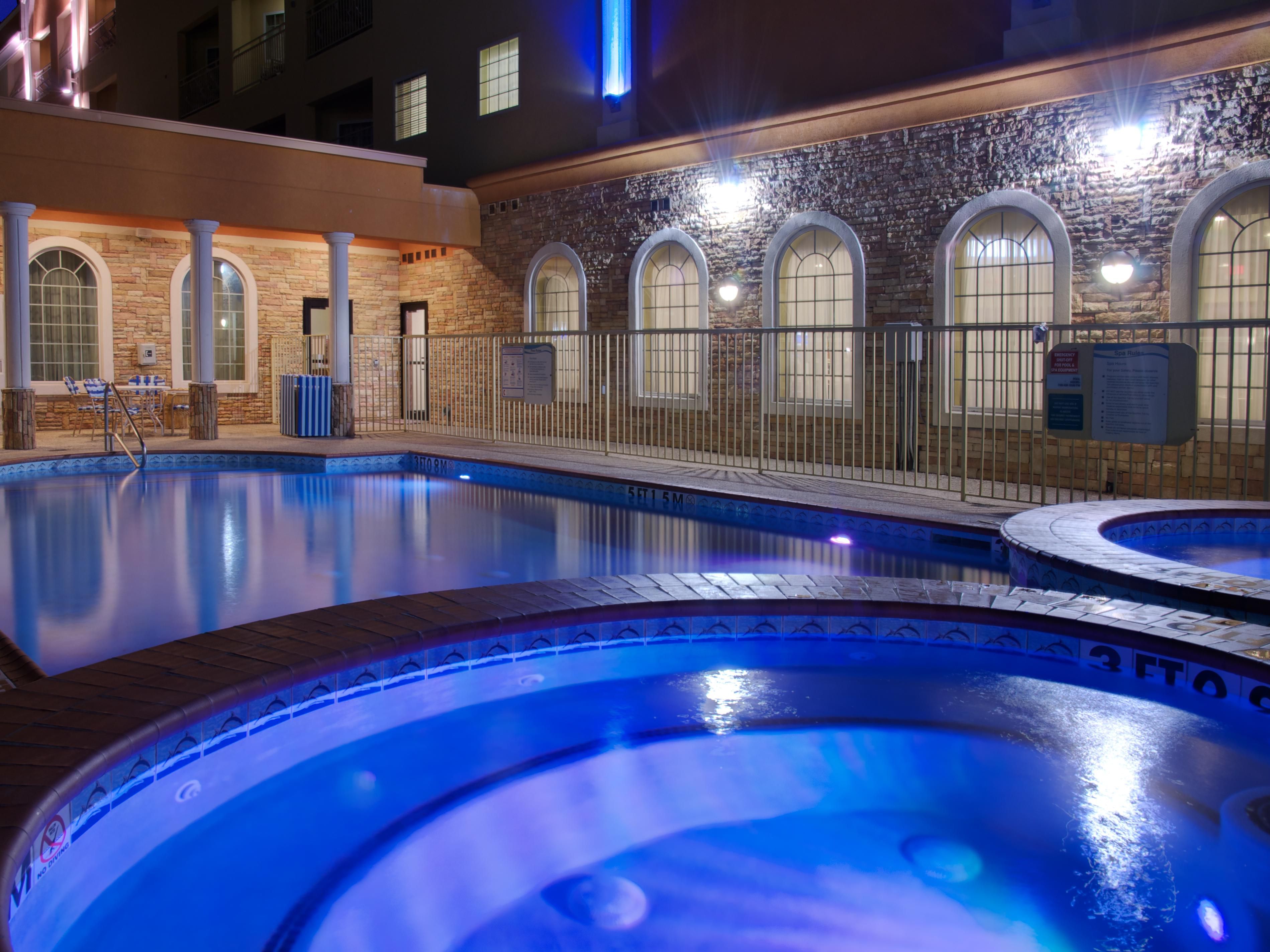 Take a refreshing break at our seasonal outdoor pool, open from 10 AM to 10 PM. Whether you want to swim a few laps, soak up the sun, or simply unwind with a good book, our pool area is perfect for relaxing and recharging.