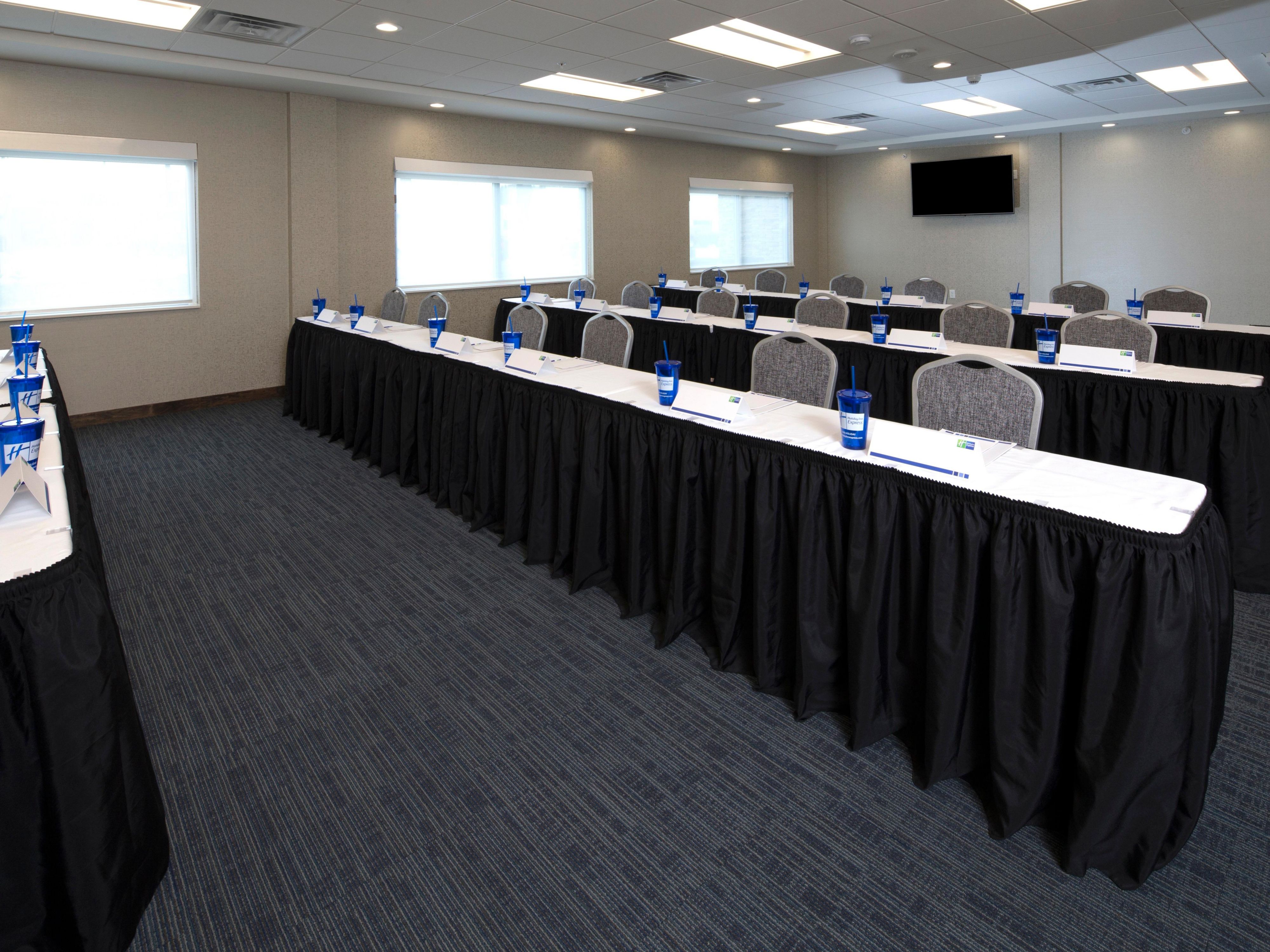 Our onsite meeting room rentals offer you the convenience of keeping your meeting and your lodging under one roof. Meeting room rental discounts are available with guest room block. Contact our Sales Department for details.