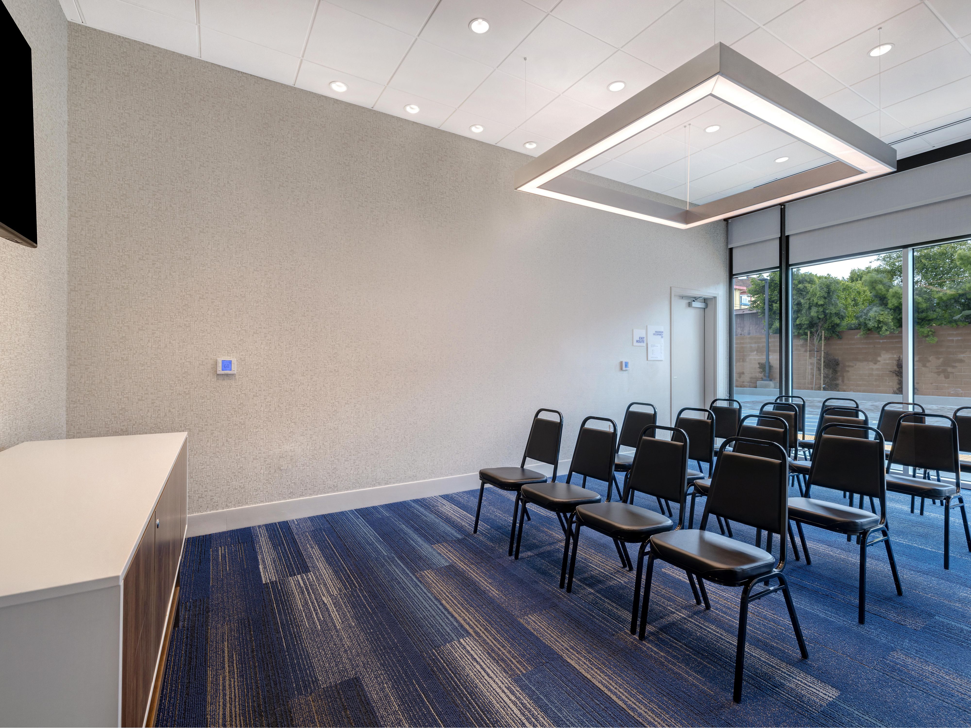 Don't Wing It! Plan your Glendale meeting at Holiday Inn - we've got you covered.