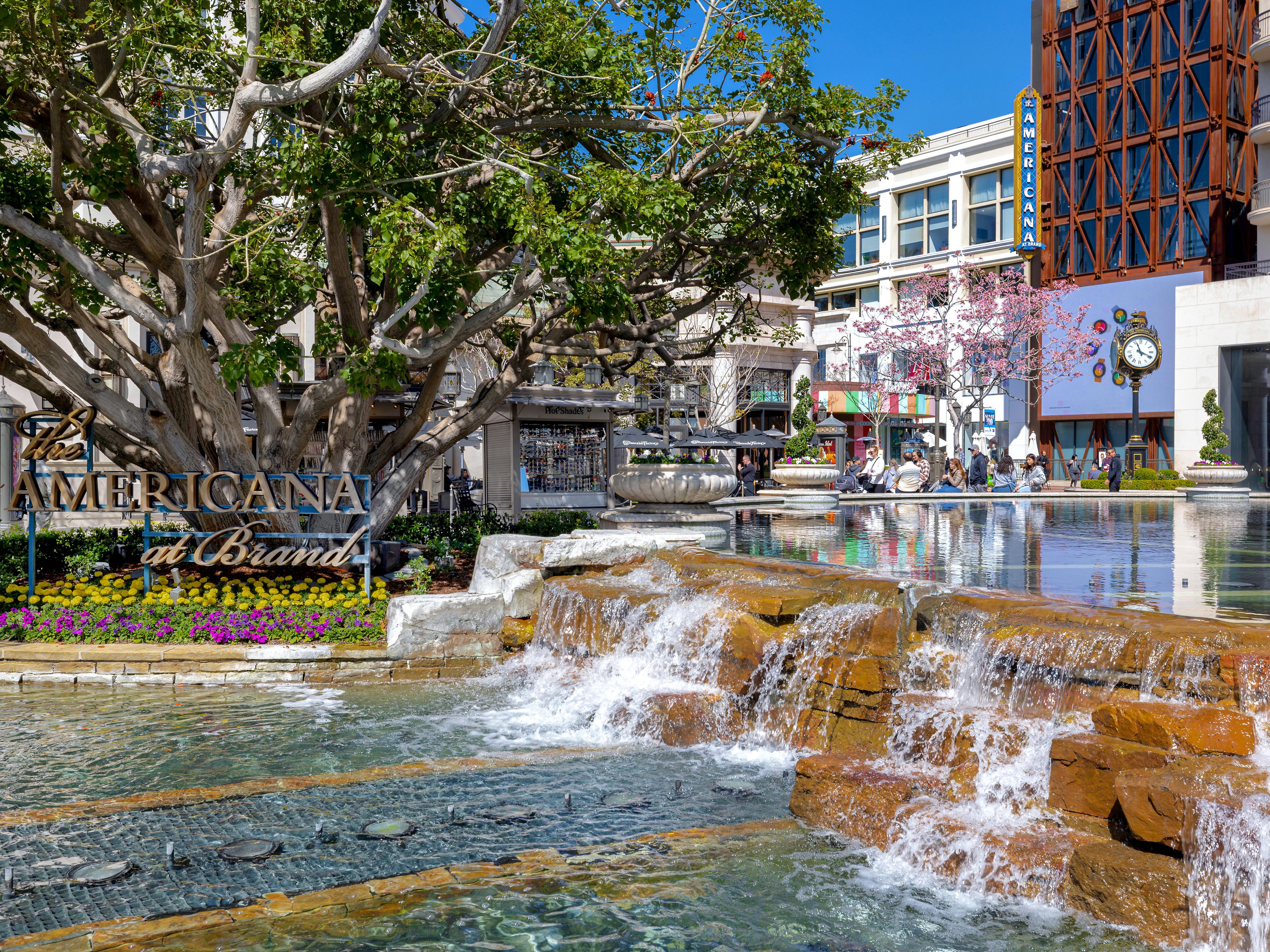 Shop 'til you drop!  The Americana at Brand, boasting a universe of stores, restaurants, and entertainment, are near by when you stay at Holiday Inn Glendale. Unleash your inner fashionista, foodie, or fun-seeker – it's all waiting for you!