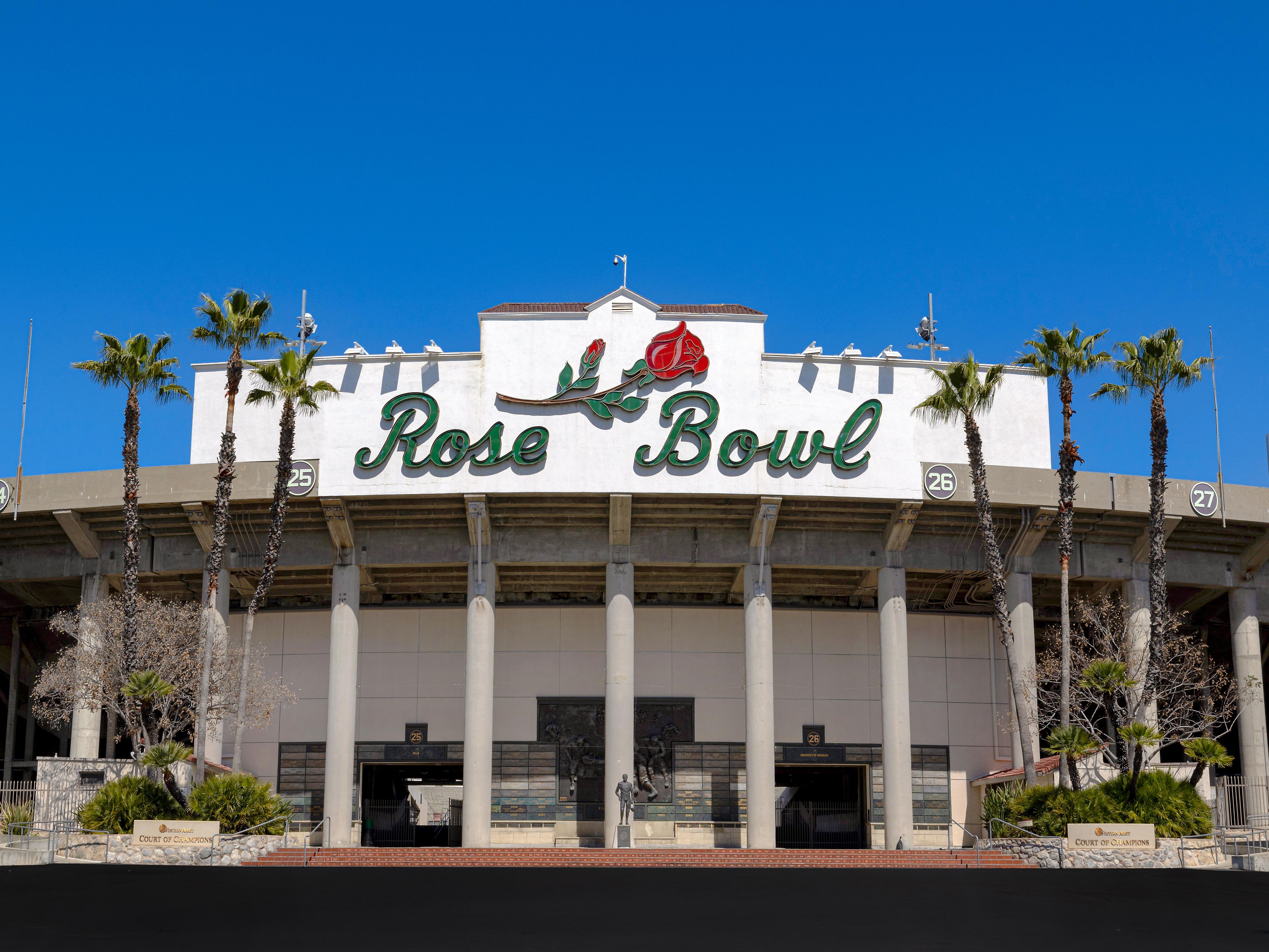 Cheer on your favorite team or enjoy a Glendale adventure from our convenient location! The Holiday Inn Glendale Downtown puts you close to the iconic Rose Bowl and all that Glendale has to offer. 