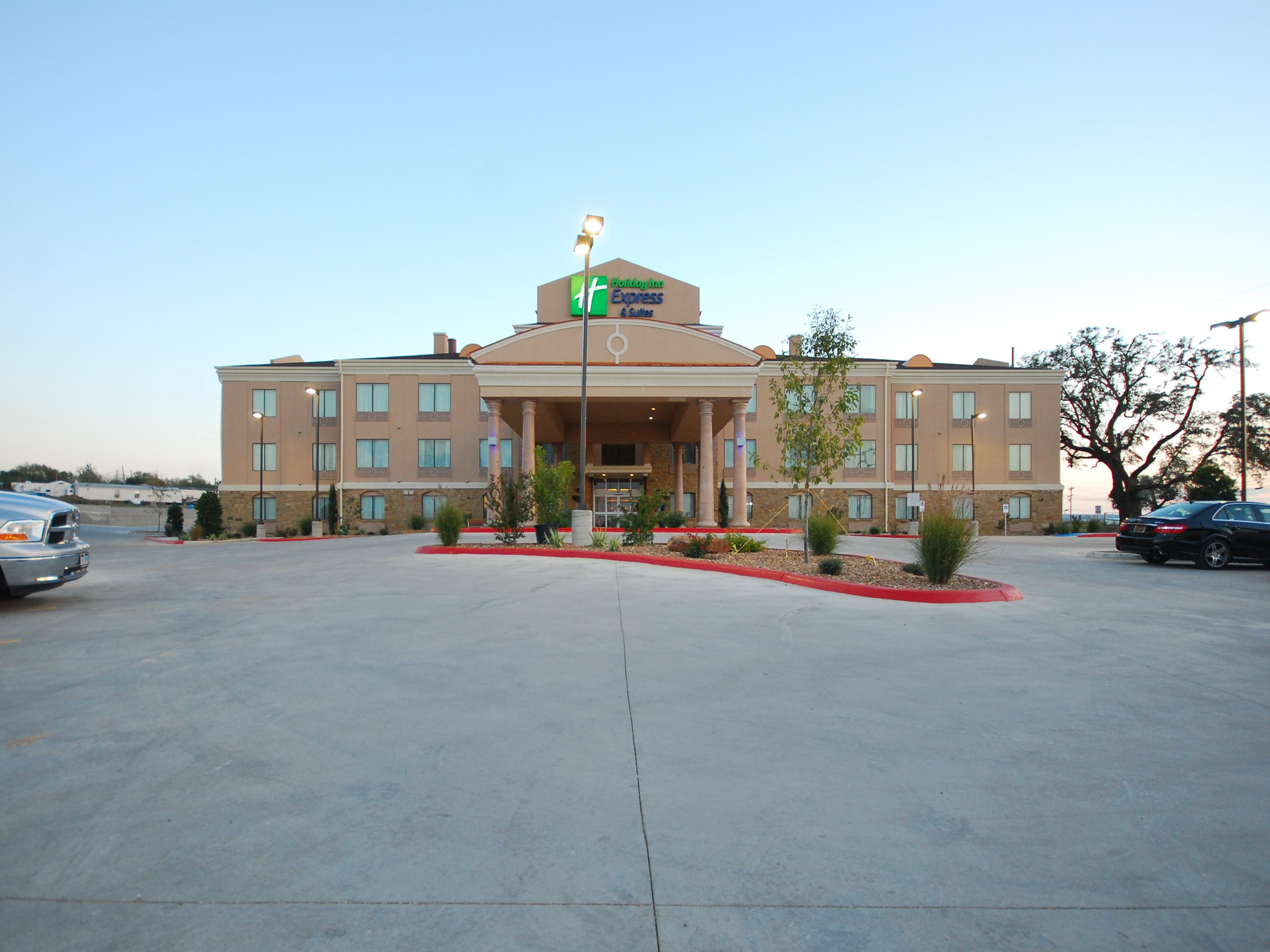 Hotel in the Heart of the Birthplace of Texas Independence