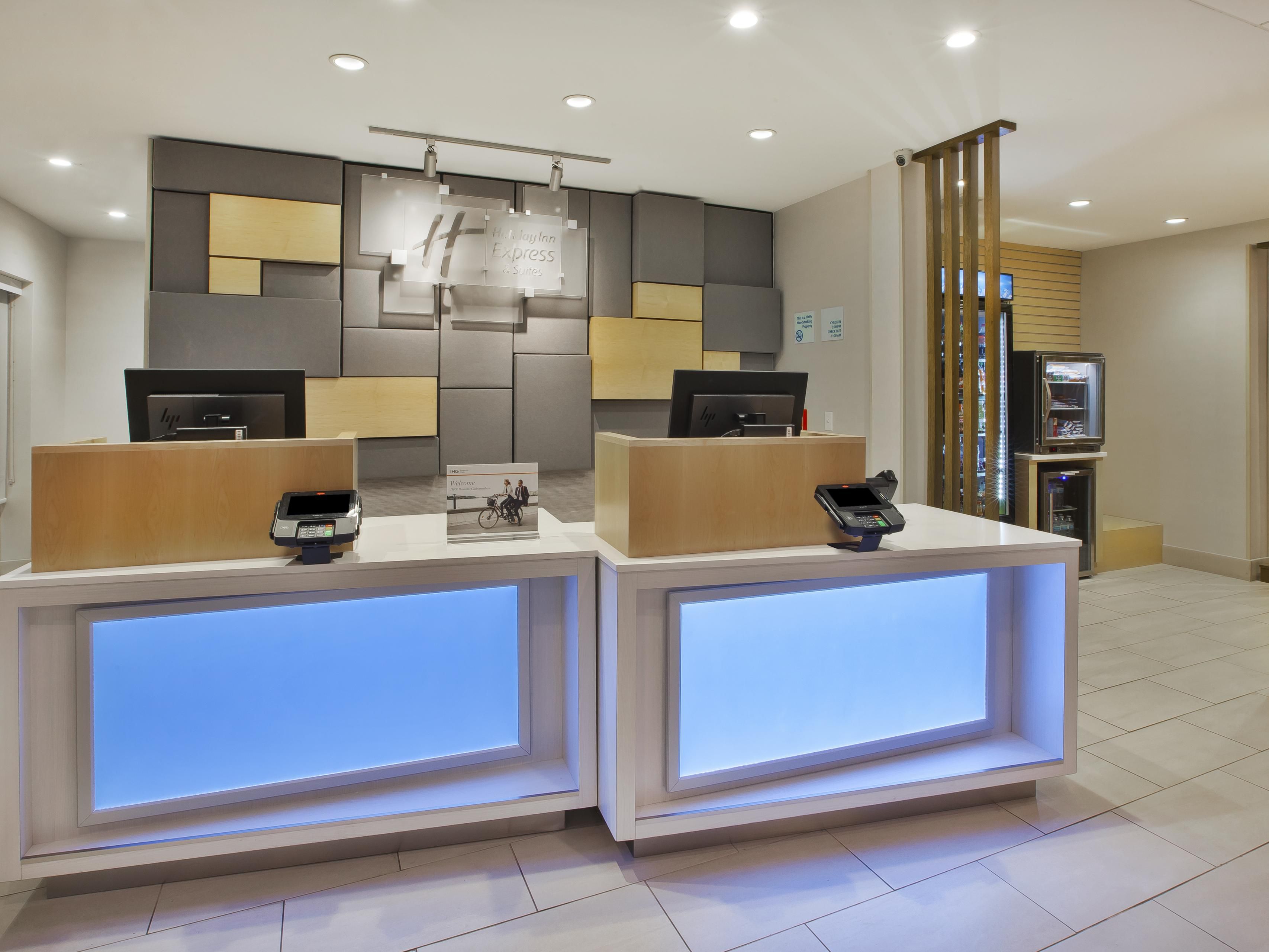 Our complimentary airport shuttle operates from 4:00 AM to 11:30 PM and is available upon request. Simply call our front desk in advance to schedule your pick-up or drop-off, and we’ll make sure you get there in no time.