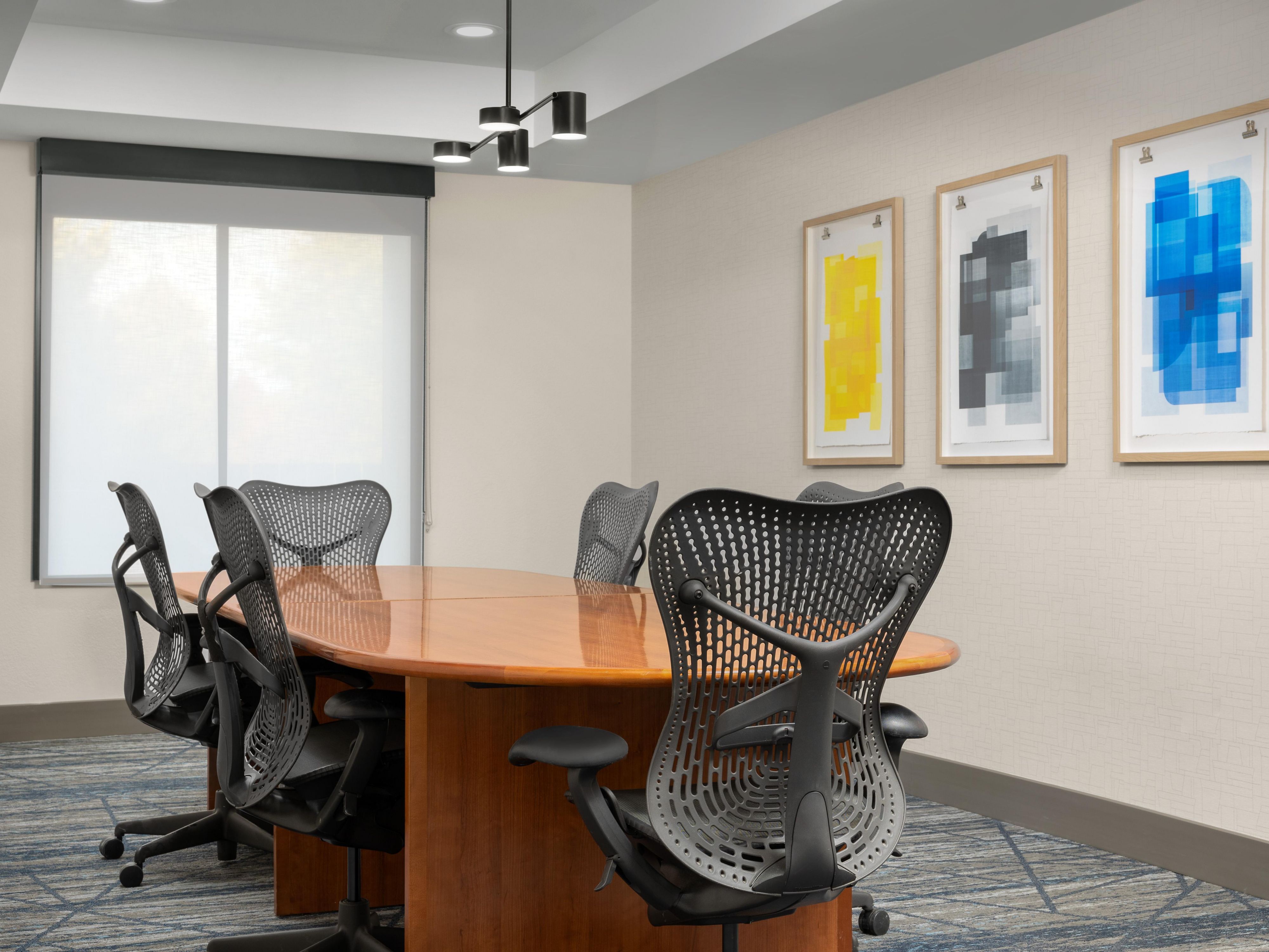 Looking for the perfect space to host your next private meeting? Our boardroom is designed for productivity and focus, accommodating up to 12 people in a comfortable, professional setting. Whether it’s a brainstorming session or a key presentation, our space ensures success. Call today to book!