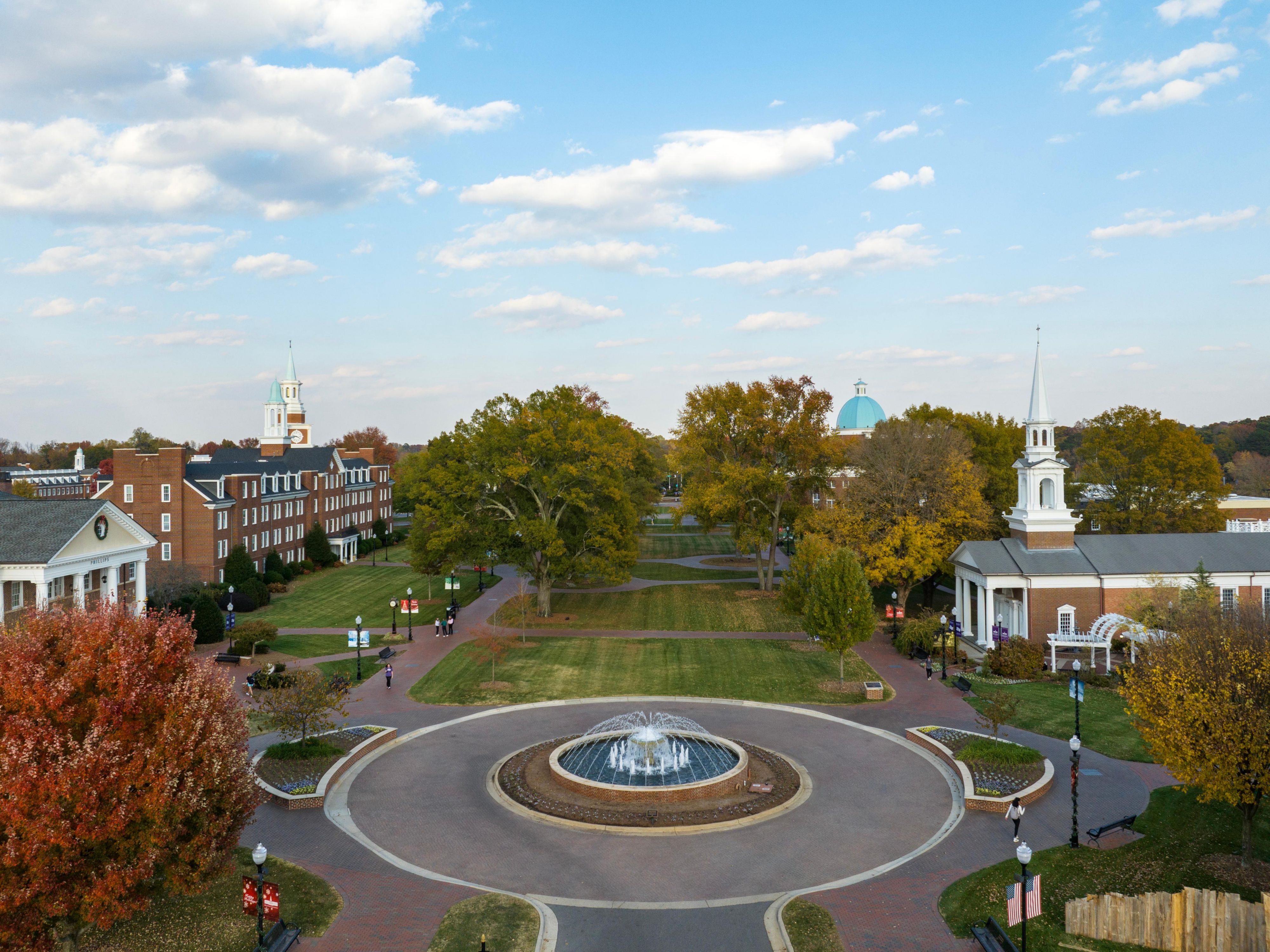 Are you coming to take a tour or visit High Point University? Enjoy free breakfast and friendly service while staying just 8 miles from HPU. Getting there couldn't be easier!  Just head south on NC-68 until you arrive at the University entrance.