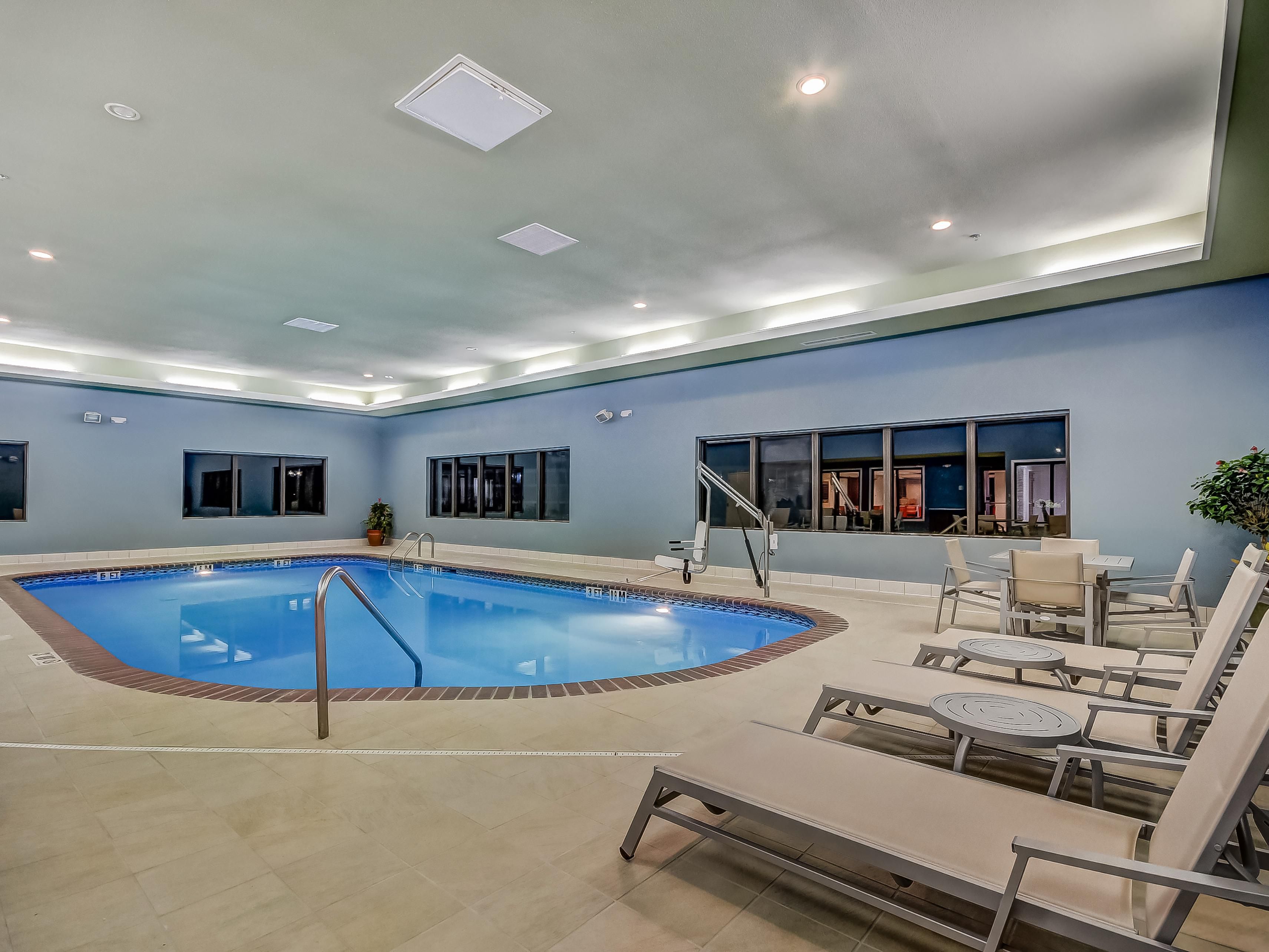 Take a dip in our heated indoor pool, open every day from 6:00 AM to 10:00 PM, and enjoy a relaxing escape from dawn till dusk. Perfect for early risers or evening swimmers, it’s the ideal spot to refresh and unwind. Plus, you can enjoy it year-round in a comfortable, climate-controlled environment. Make a splash with us!