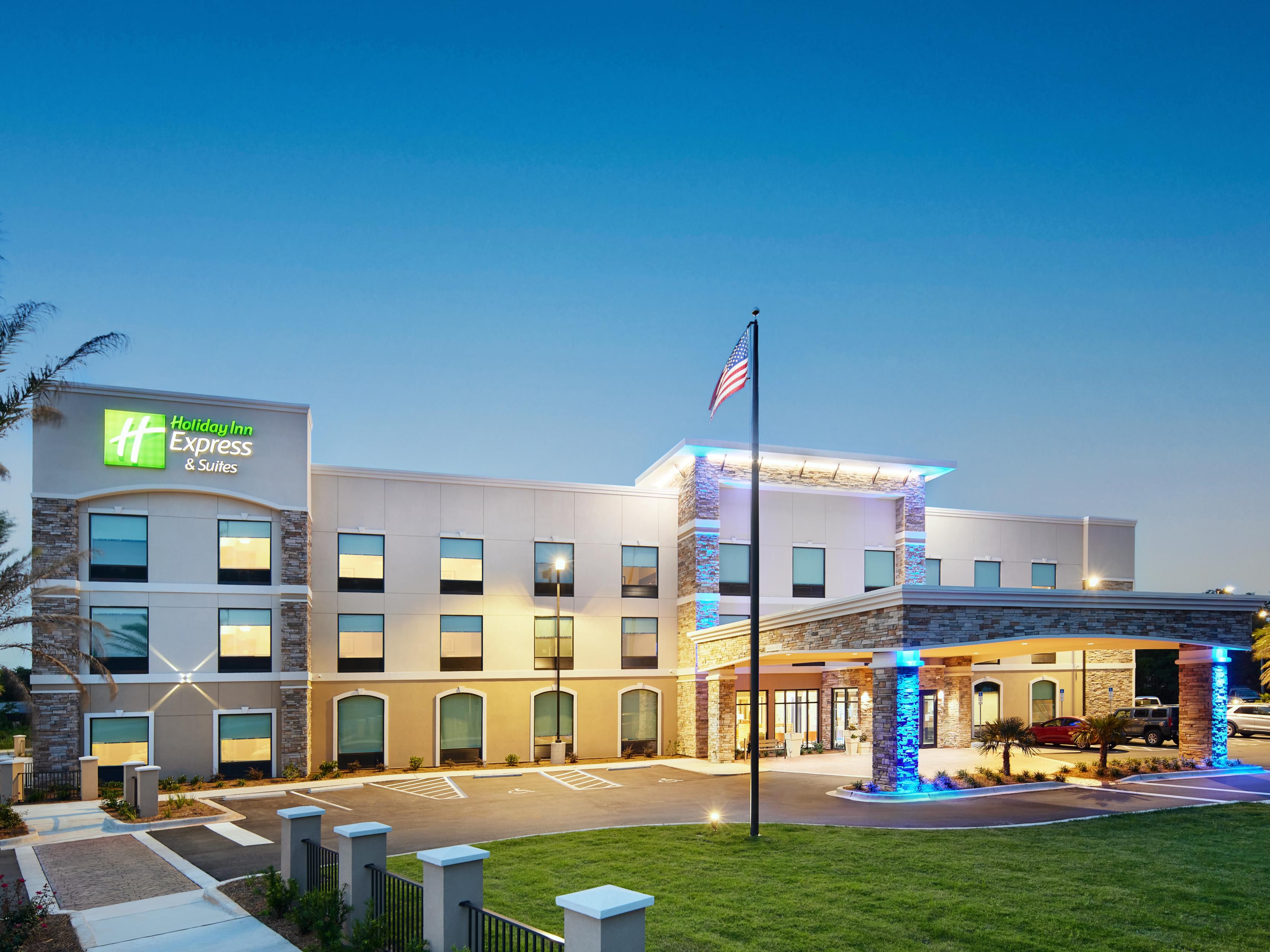 In the heart of Gulf Breeze, our hotel is the perfect gateway to Pensacola's top attractions and beaches. Explore Pensacola Beach, Gulf Islands National Seashore, Gulf Breeze Zoo, and Fort Pickens State Park. Visit Pensacola Naval Air Station, home to the Blue Angels, and enjoy the National Naval Aviation Museum and Pensacola Lighthouse. 