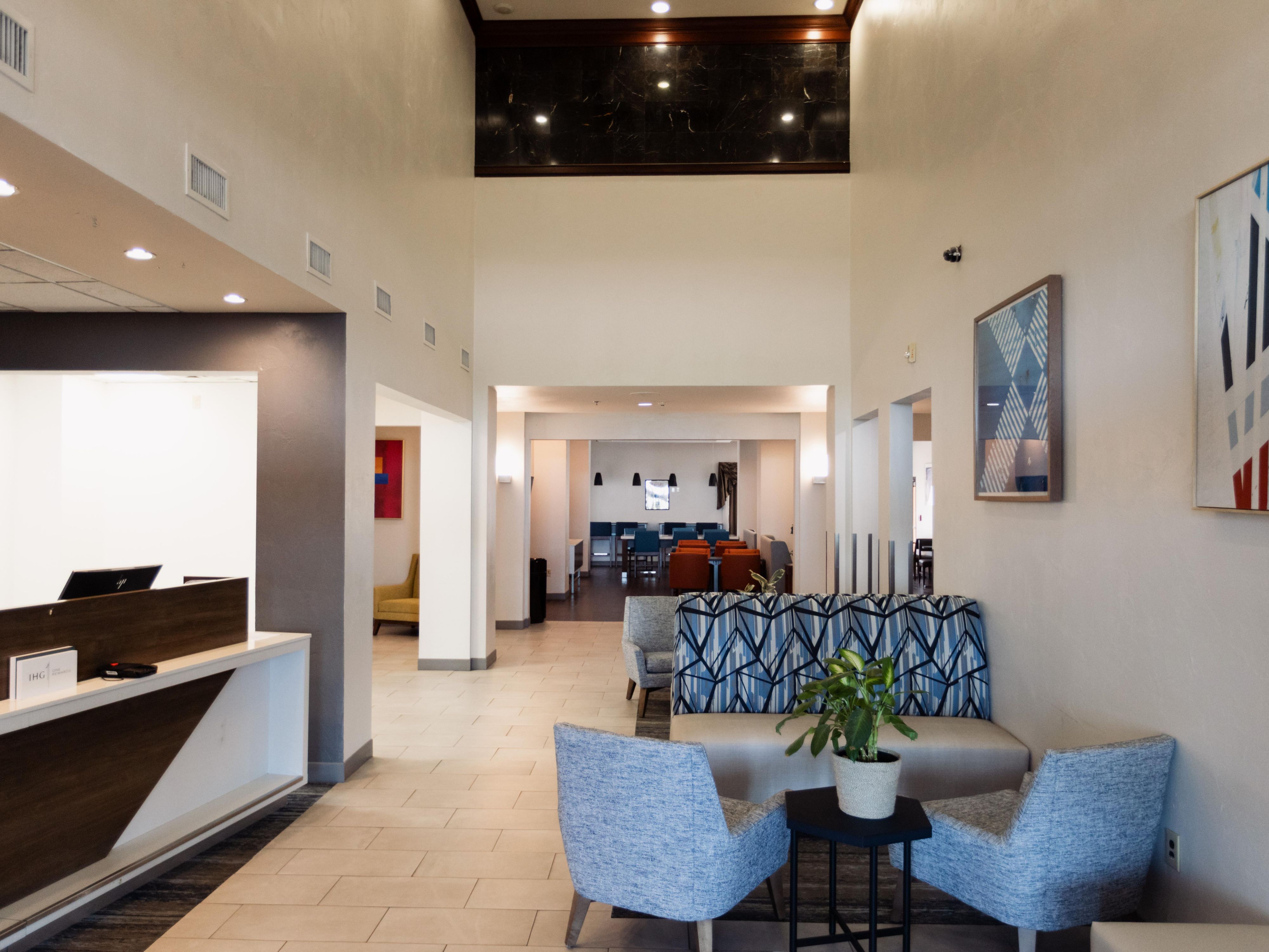 Since 1992, Lazy E Arena has been a premier venue in Guthrie, OK, famous for its equestrian and entertainment events. This arena hosts various equestrian events, including rodeos, horse shows, education programs, clinics for riders, and competitions for the Professional Bull Riders (PBR) and the National Reining Horse Association.