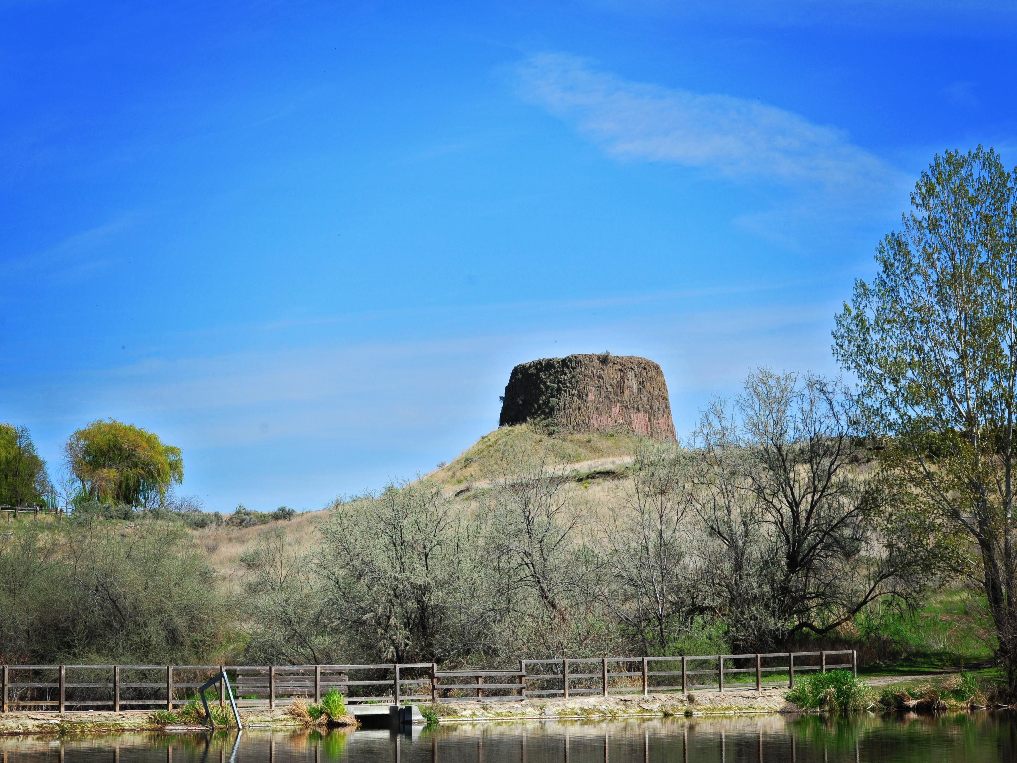 Immerse yourself in the breathtaking beauty of Hat Rock State Park, a historic gem awaiting your discovery. Experience the wonders of Lewis and Clark's expedition as you traverse nature trails, revealing secrets of the past. Take the family out to the park where you can enjoy a day on the water or play volleyball on the sand courts.