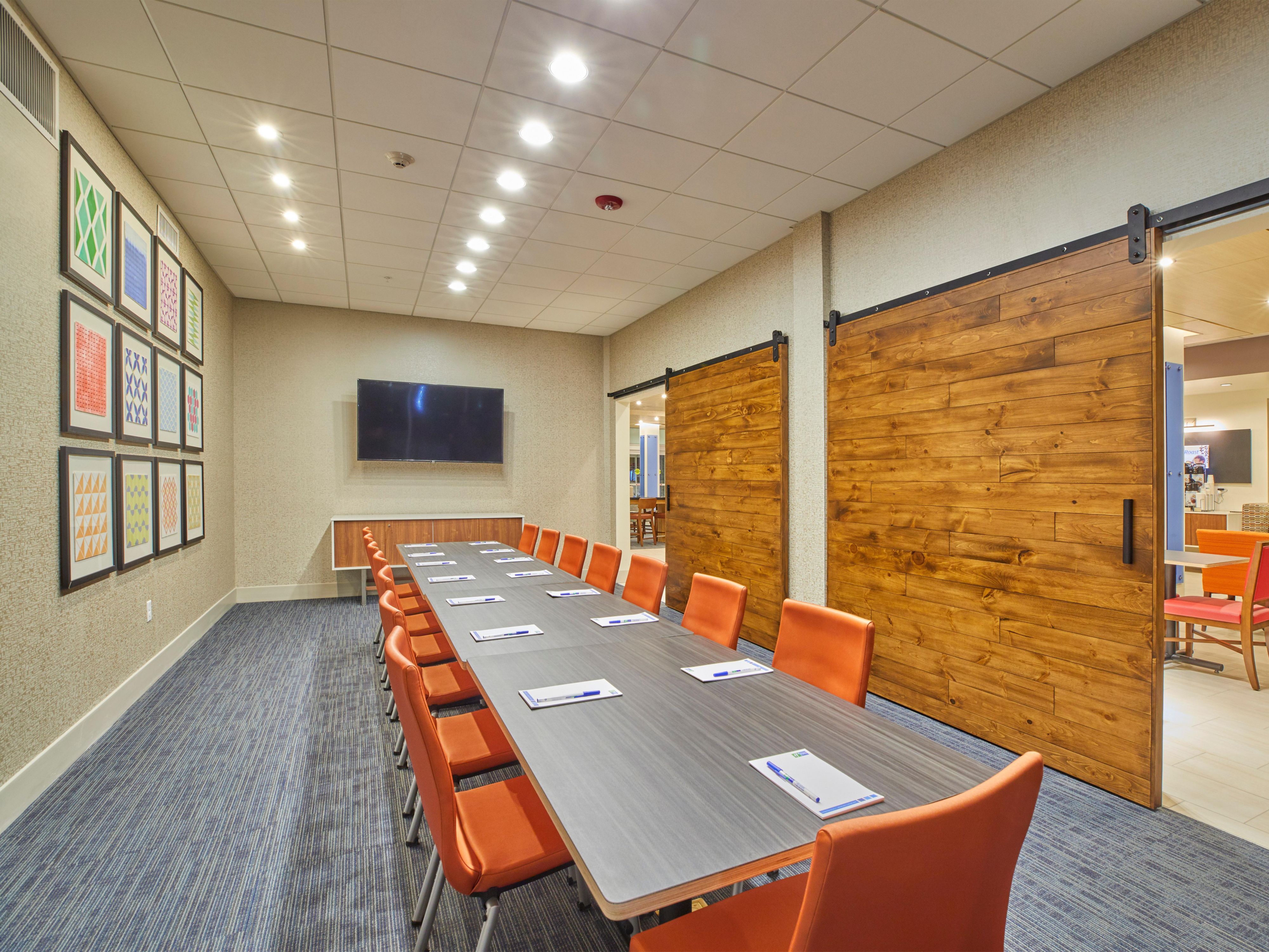 Whether you're hosting a corporate conference, team building session, or intimate gathering, our Hat Rock Meeting room is equipped to exceed your expectations. Our 345 square foot space is equipped with television, LCD projector, screen and complimentary wireless internet. An ideal choice for your next business event or get-together.