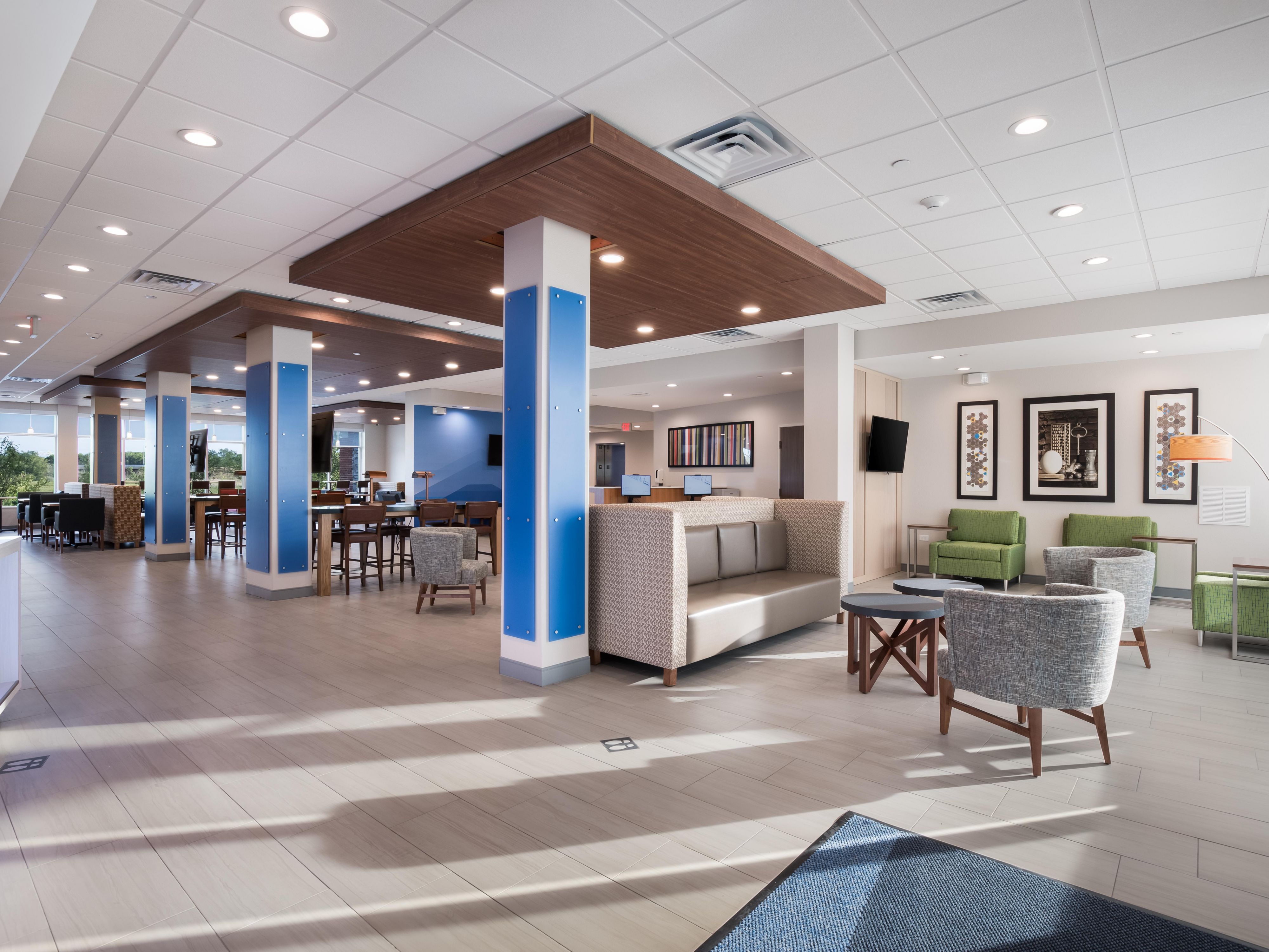 At our Hoffman Estates hotel, every detail is meticulously maintained to provide a welcoming and pristine environment. Our elegant décor and immaculate rooms ensure a comfortable and refreshing stay, making us the perfect choice for your visit. Enjoy the peace of mind that comes with staying in a beautifully kept and spotlessly clean hotel. 