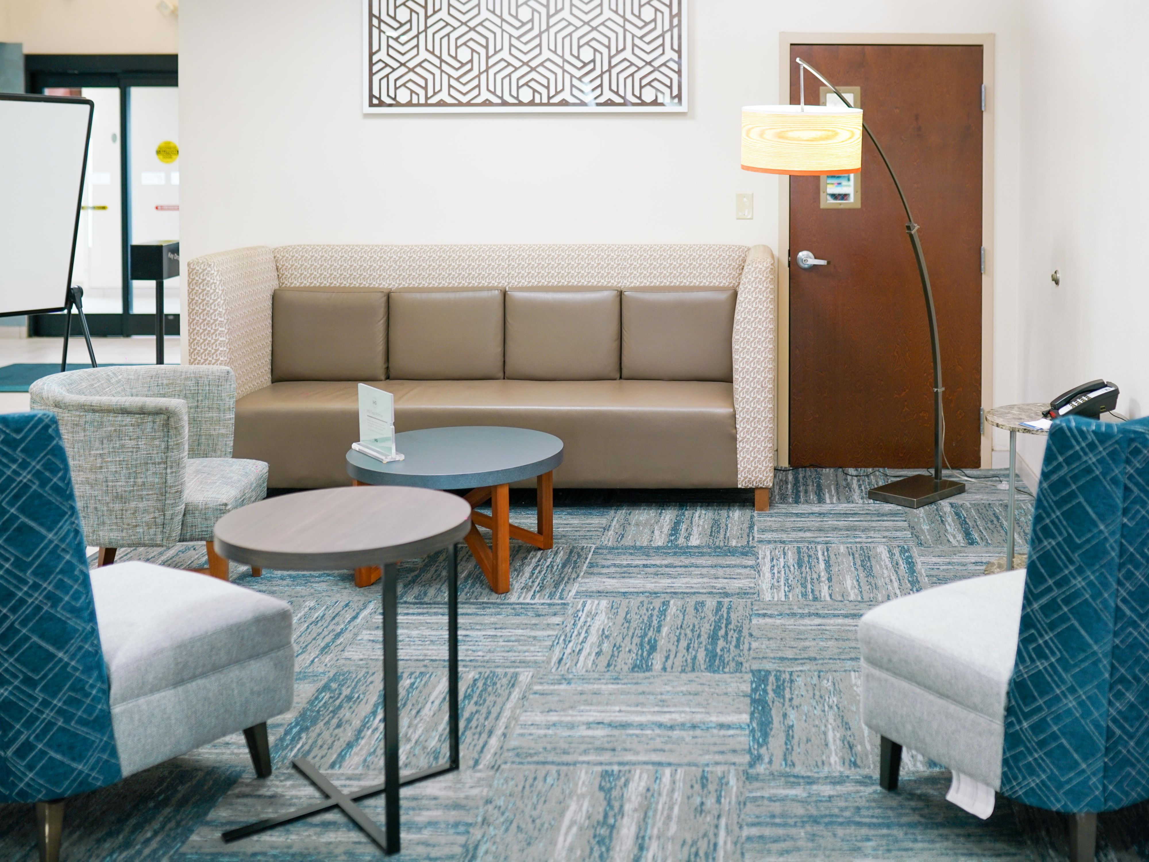 Experience the delights of our sweet shop, conveniently located on the first floor. From mouth-watering chocolates to freshly baked pastries, alongside a selection of refreshing beverages, we have the perfect snack or afternoon pick-me-up. Treat yourself to a moment of indulgence during your stay with us.