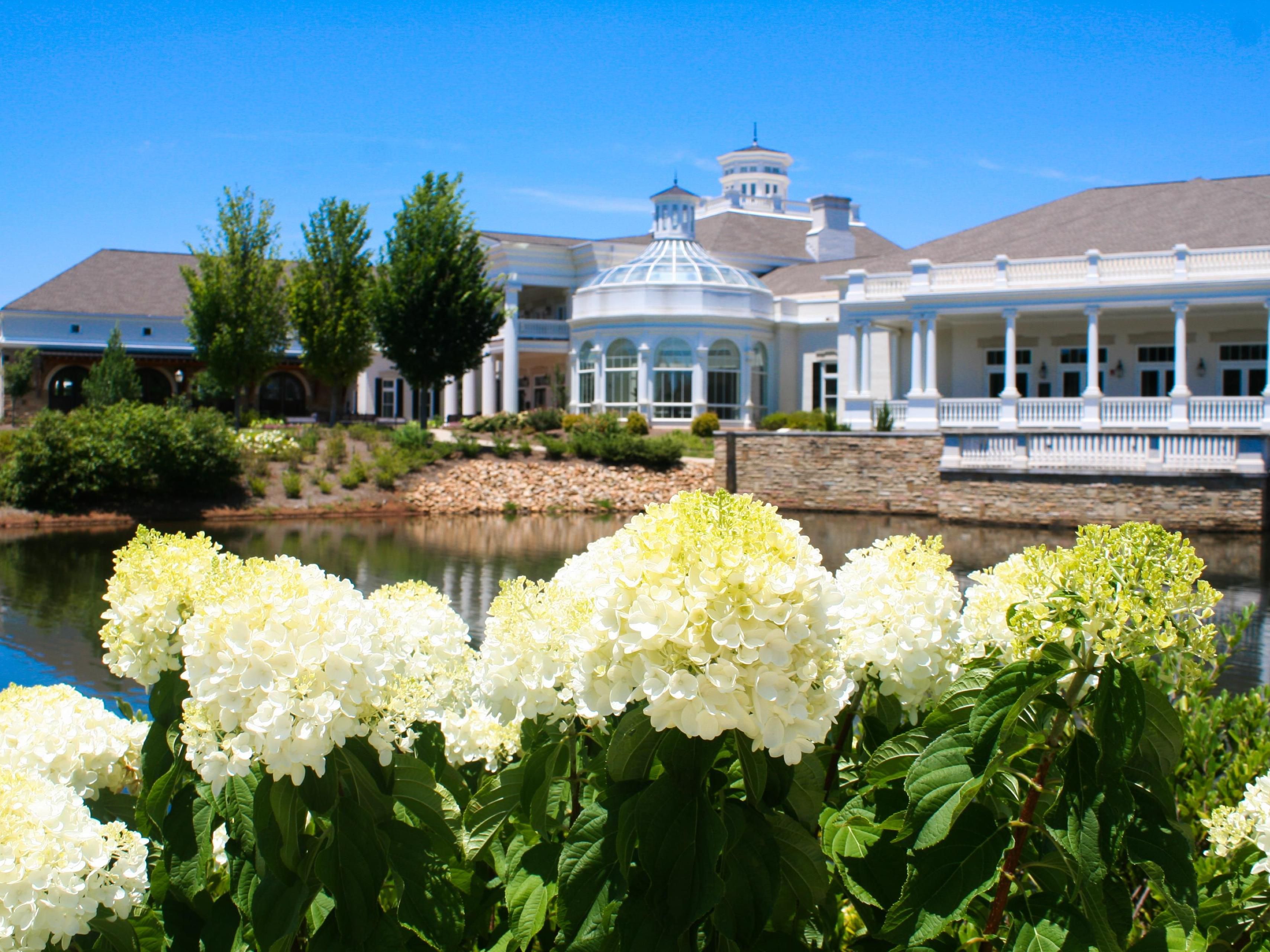 Located right off I-565, the hotel is across the street from the Huntsville Botanical Garden. The Garden is 118 acres & is open year-round. The Garden is ranked third on the list of Alabama's top paid tourist attractions.