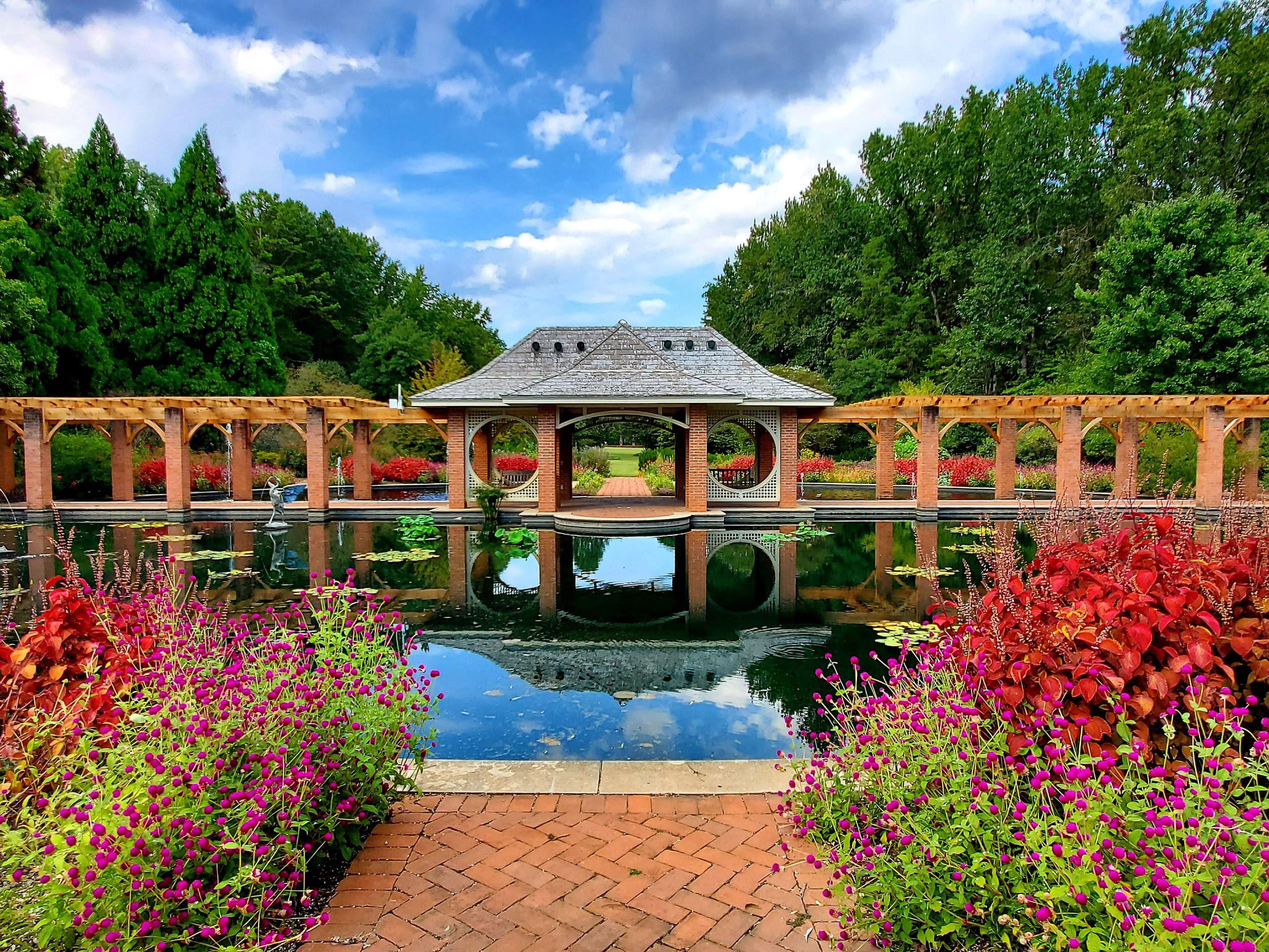 Nestled in the heart of our vibrant city, Huntsville Botanical Garden offers an escape into the enchanting world of nature. We’re open year-round, offering a variety of experiences across all seasons. Whether you’re seeking a serene stroll, an educational adventure, or a special event, the Garden has something for everyone.