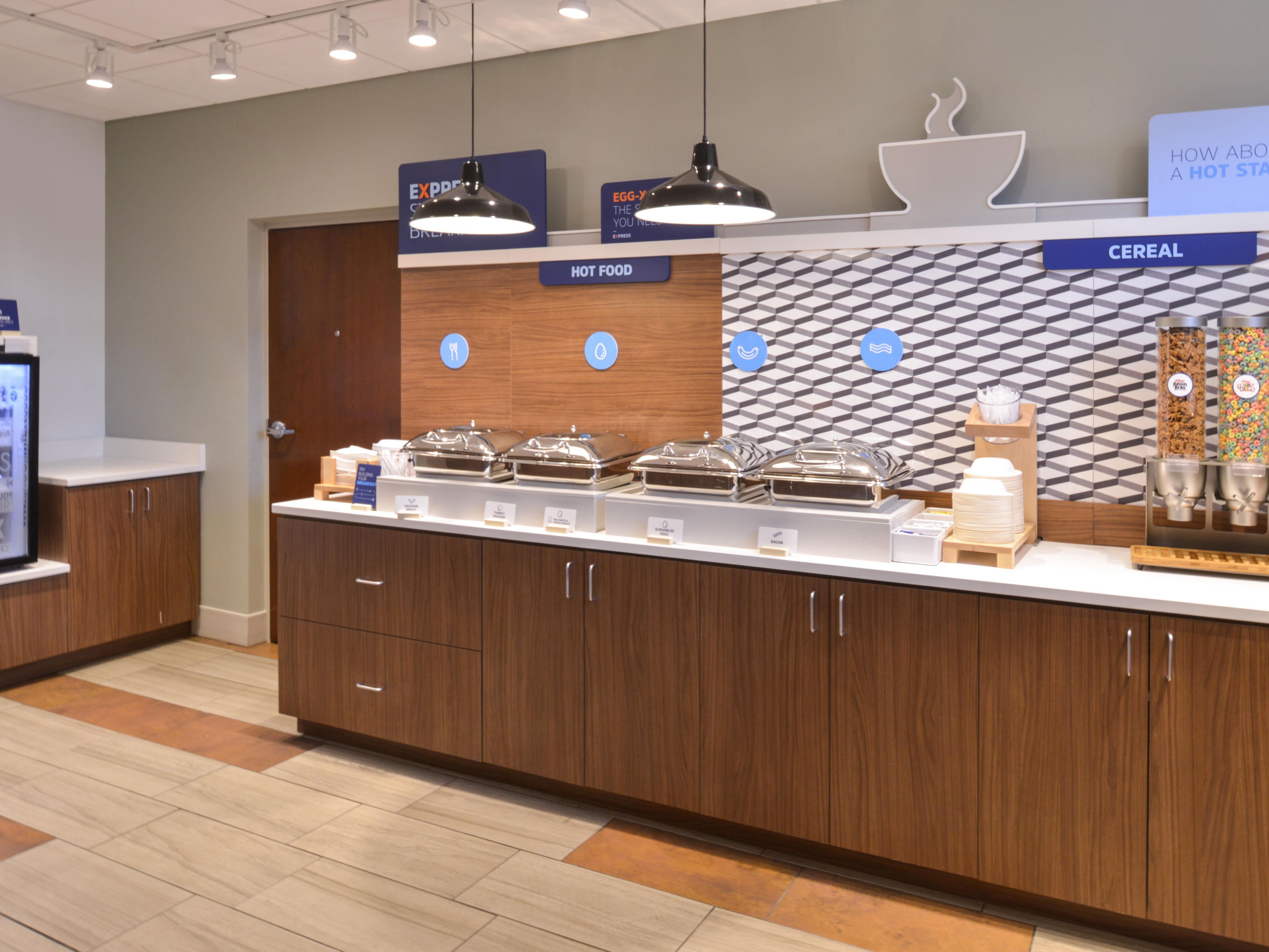 Kickstart your day with our free Express Start® Breakfast buffet plus grab ‘n’ go options. Savor favorites like eggs and bacon, pancakes, our signature cinnamon rolls, and fresh coffee. Or opt for yogurt, cereal, and fresh fruit. Breakfast is served daily from 6:00 AM to 10:00 AM.