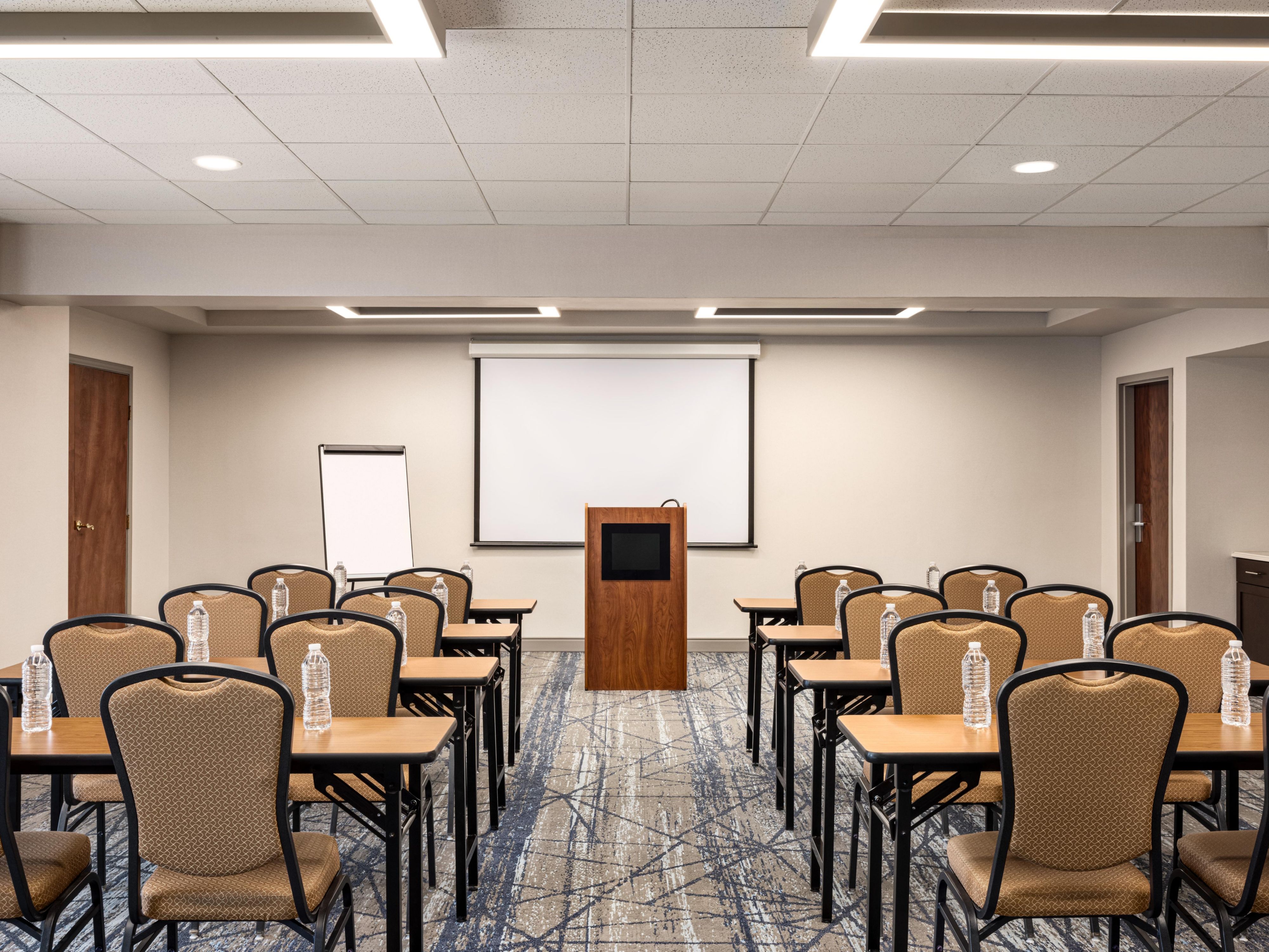 SMALL MEETINGS LEAD TO BIG IDEAS!
Small meetings play a vital role in the success of many organizations. Are you planning a small corporate meeting, board retreat or brainstorming session? Our meeting space is sure to lead to big ideas! For groups up to 10 people, we can help! Our Director of Sales is dedicated to making your meeting a huge success