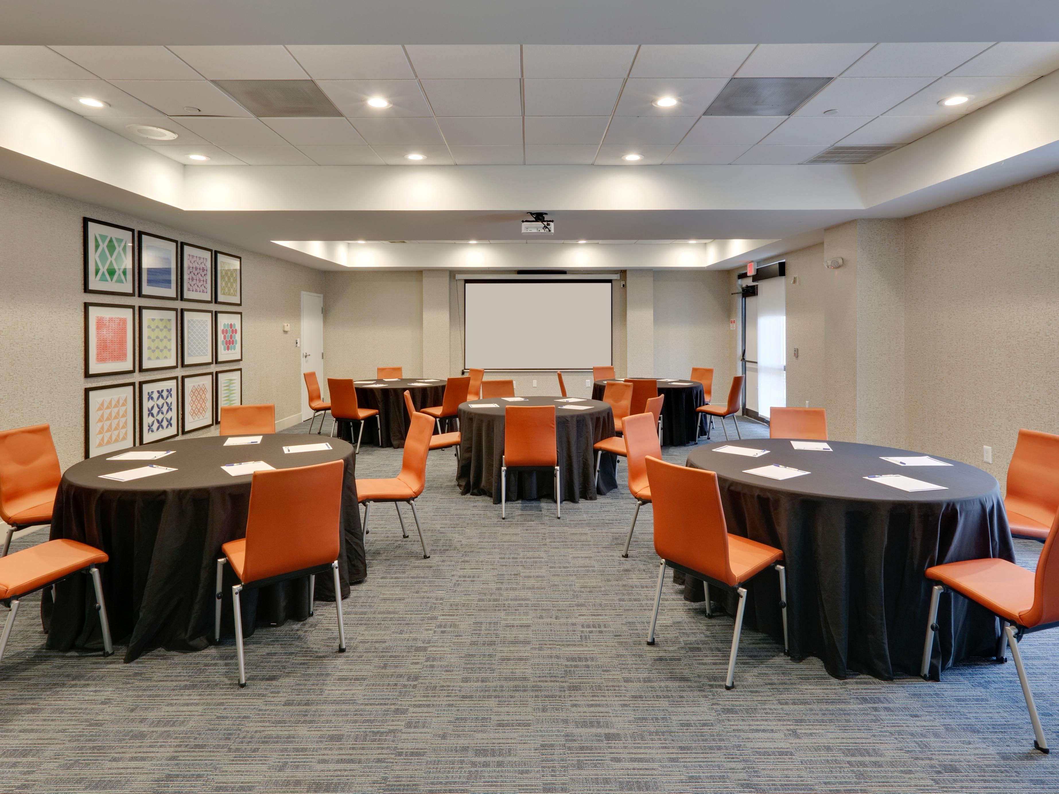 Small meetings play a vital role in the success of many organizations. Are you planning a small corporate meeting, board retreat or brainstorming session? Our flexible meeting space is sure to lead to big ideas! Whether you're a group of 15 or 40, we can help! Our Director of Sales is dedicated to making your meeting a huge success!  